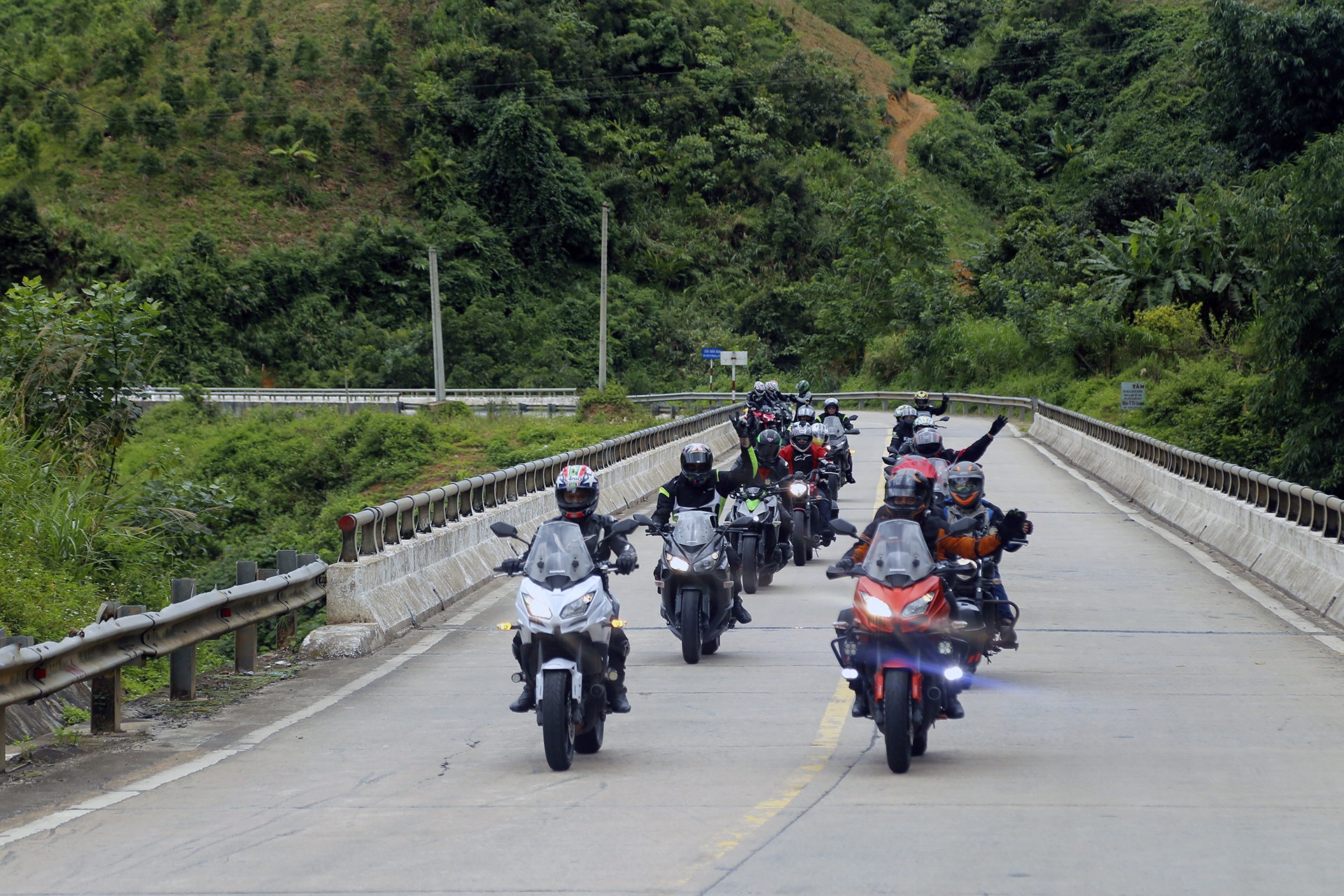 Hanh trinh Kawasaki Sai Gon Da Nang 2017 anh 2