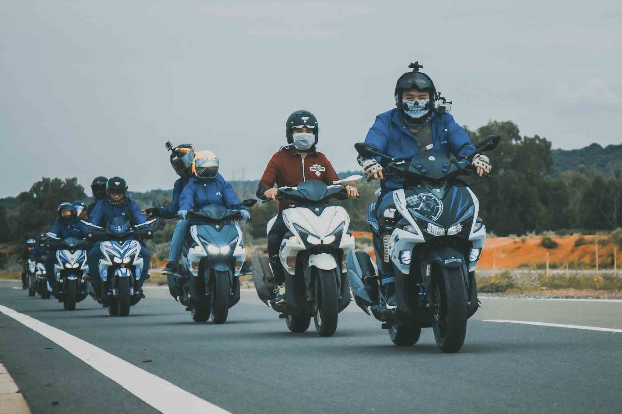 Vuot 450 km Sai Gon - Nha Trang bang Yamaha NVX hinh anh