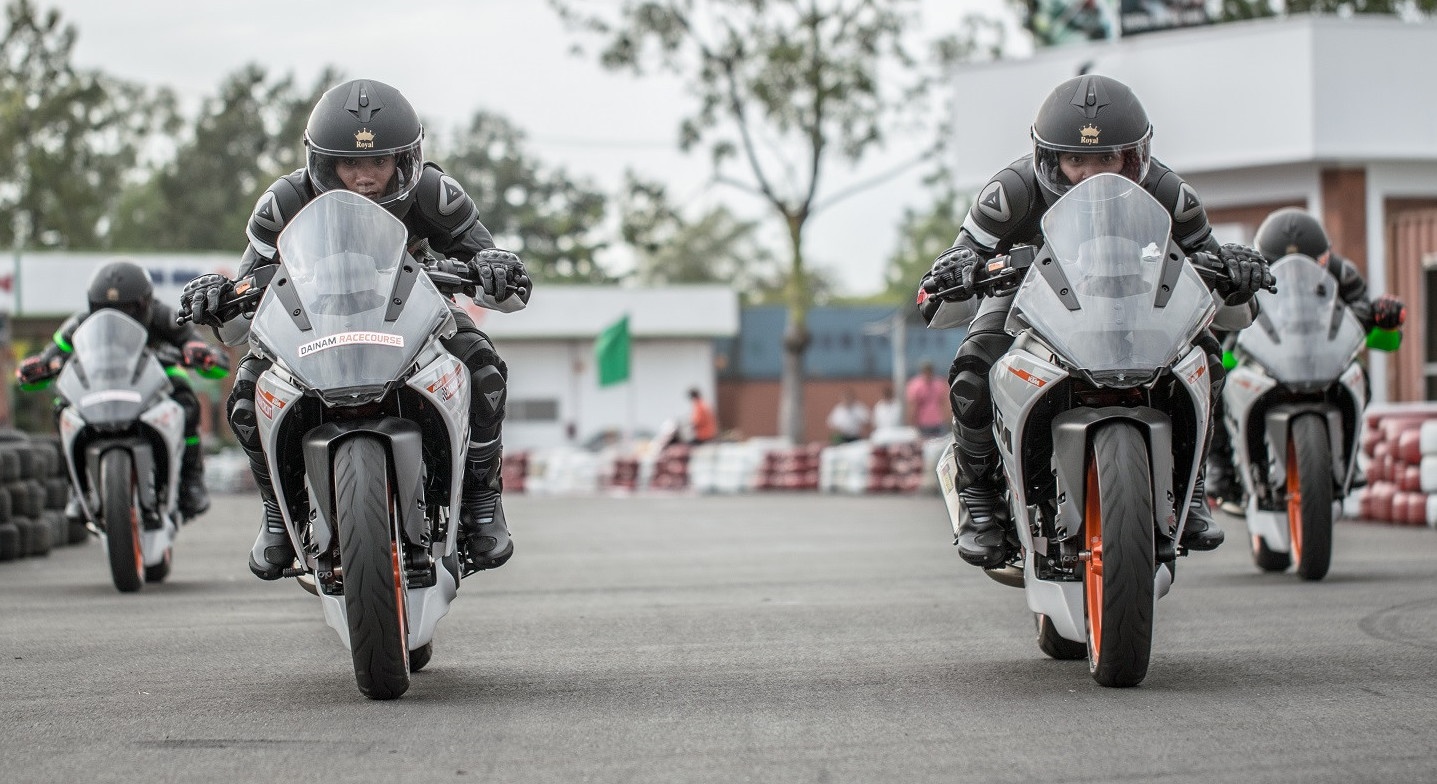 Dua moto 390cc tai truong dua Dai Nam dip Quoc khanh hinh anh