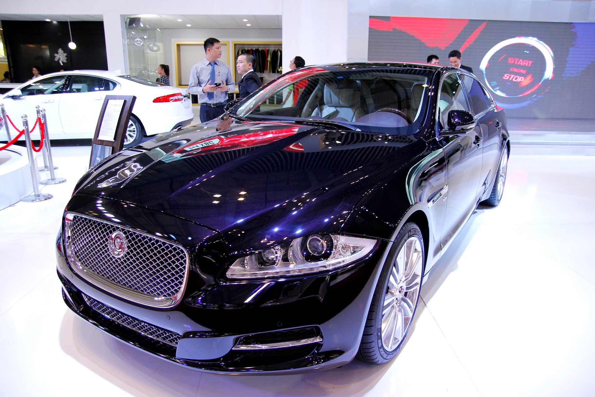 9 sedan dat nhat Viet Nam tung hang anh 7