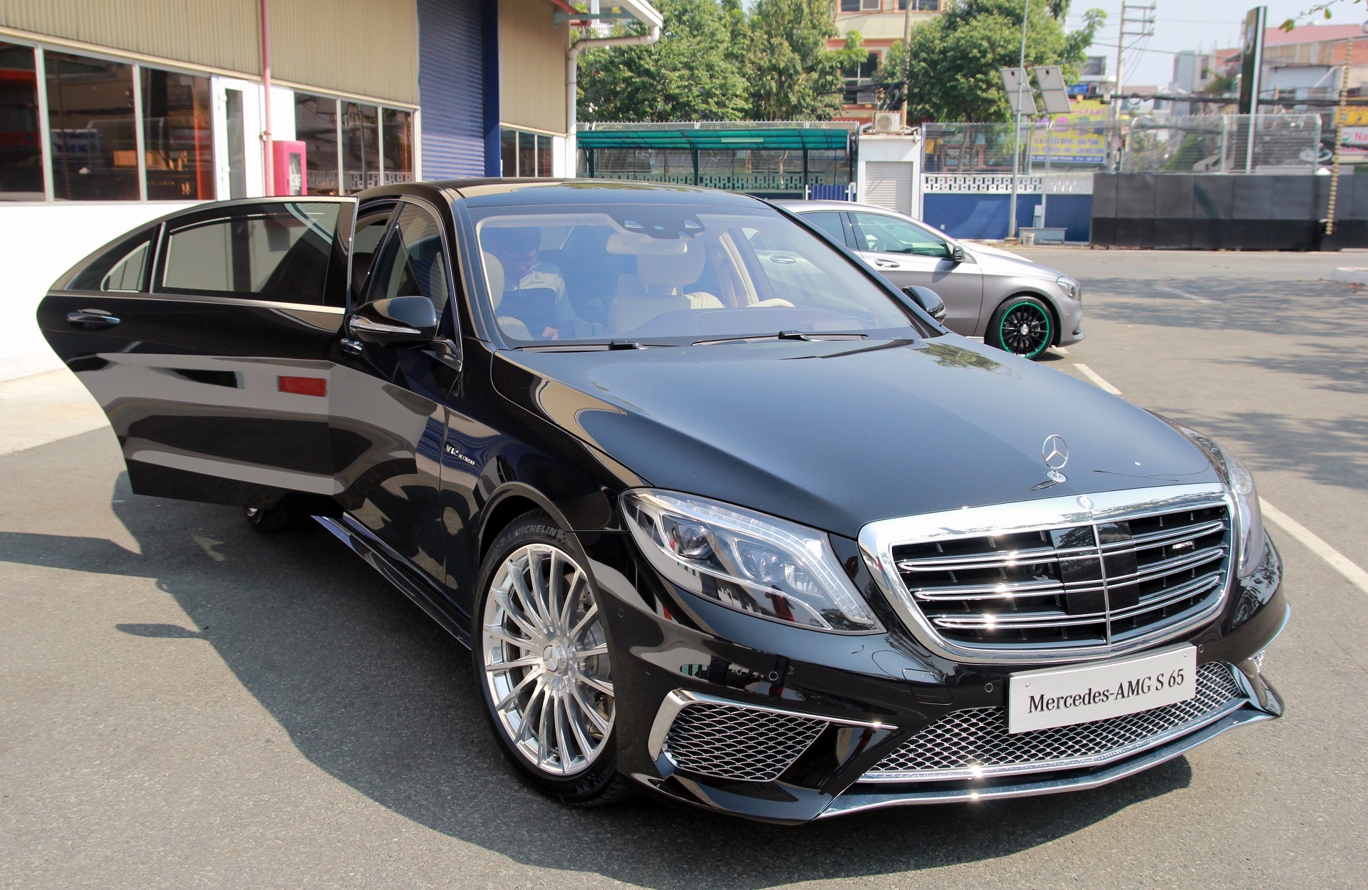 9 sedan dat nhat Viet Nam tung hang anh 4