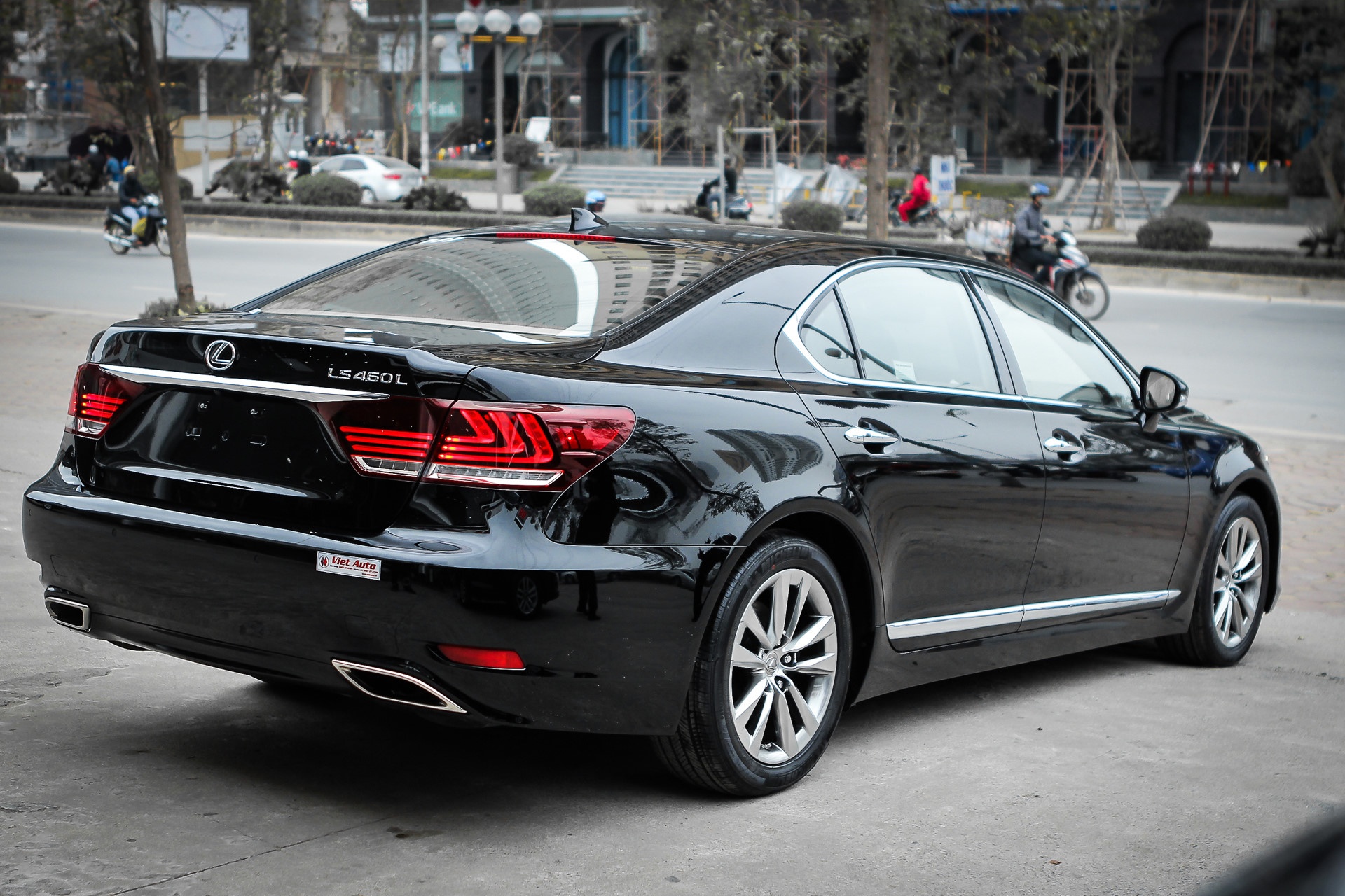 9 sedan dat nhat Viet Nam tung hang anh 9