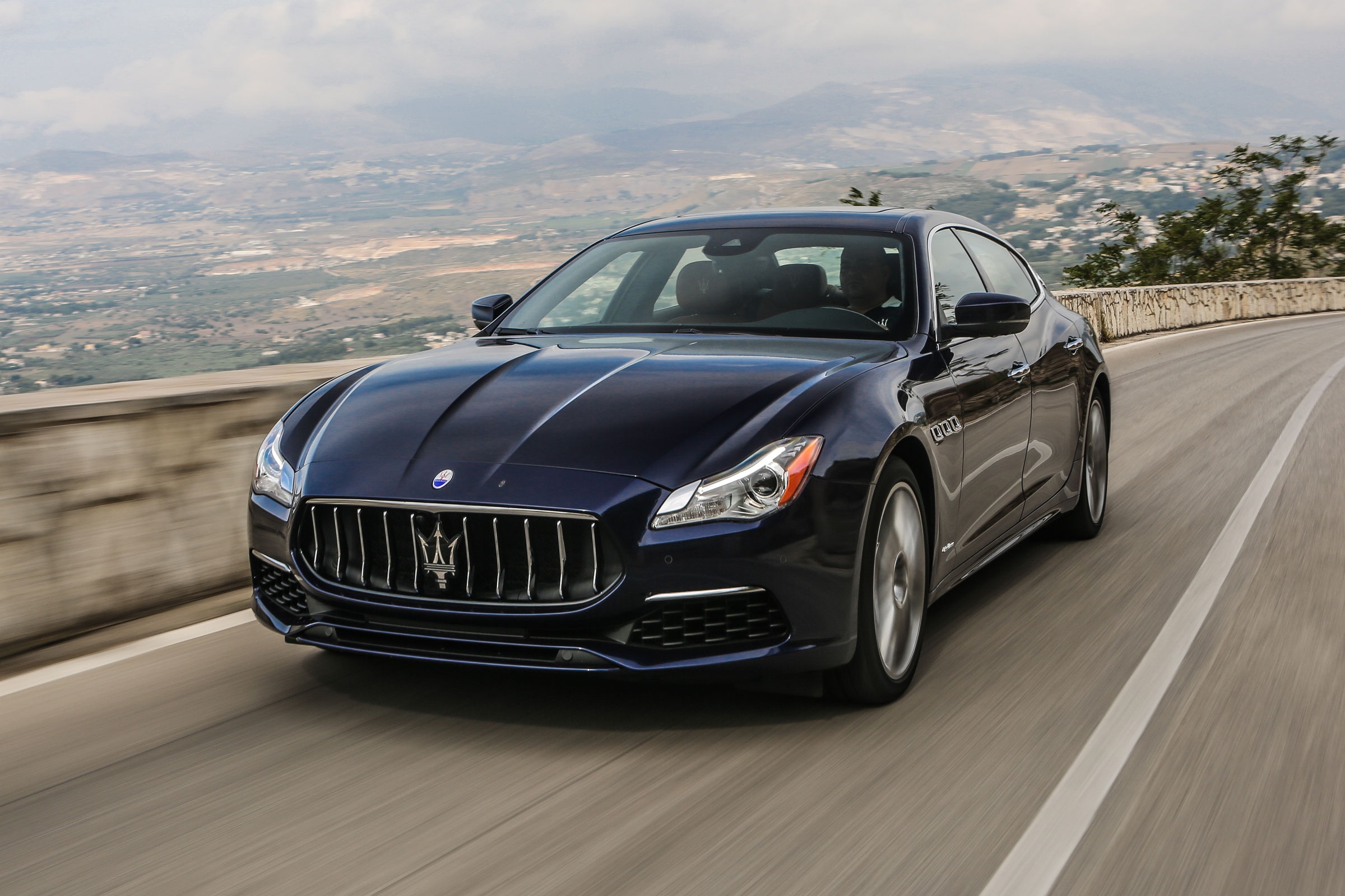 9 sedan dat nhat Viet Nam tung hang anh 6