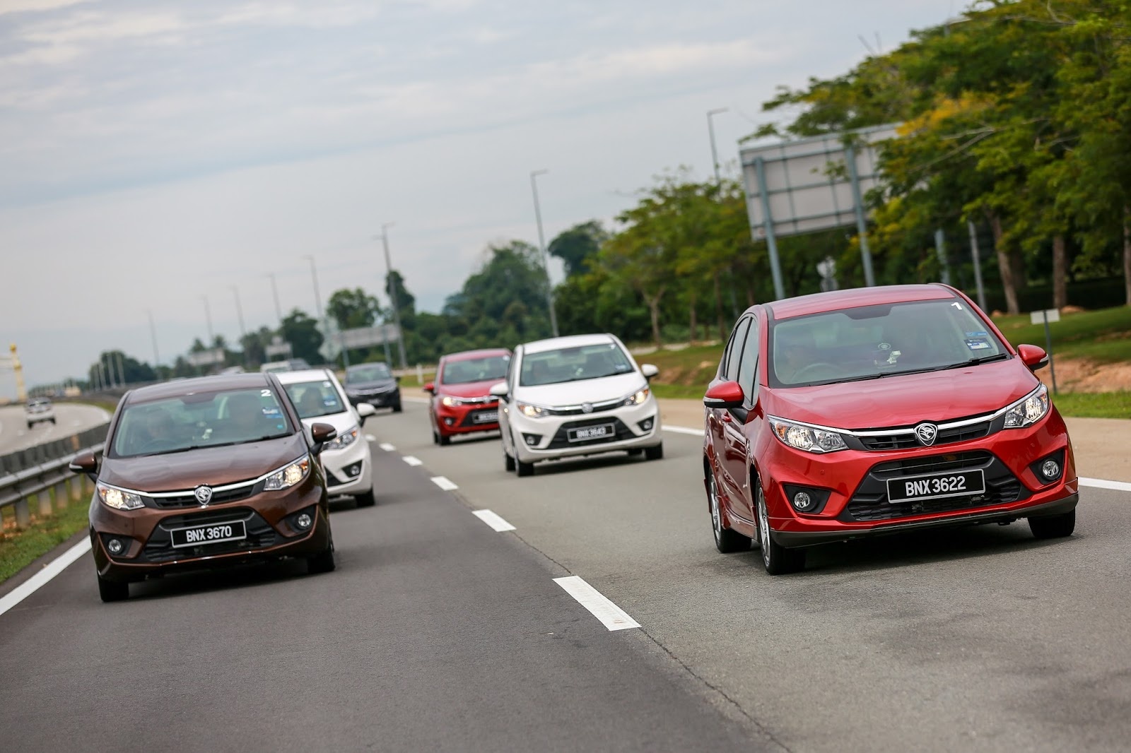 Dang sau cau chuyen thanh cong cua cac hang xe noi dia Malaysia hinh anh