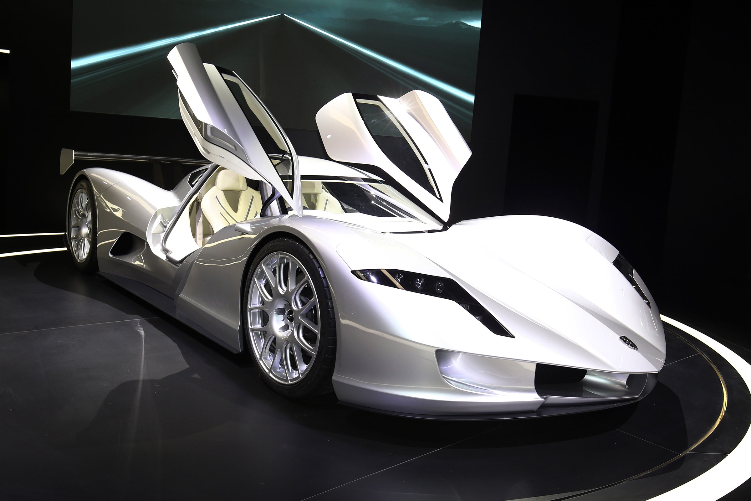 xe dien tang toc nhanh nhat the gioi anh 2