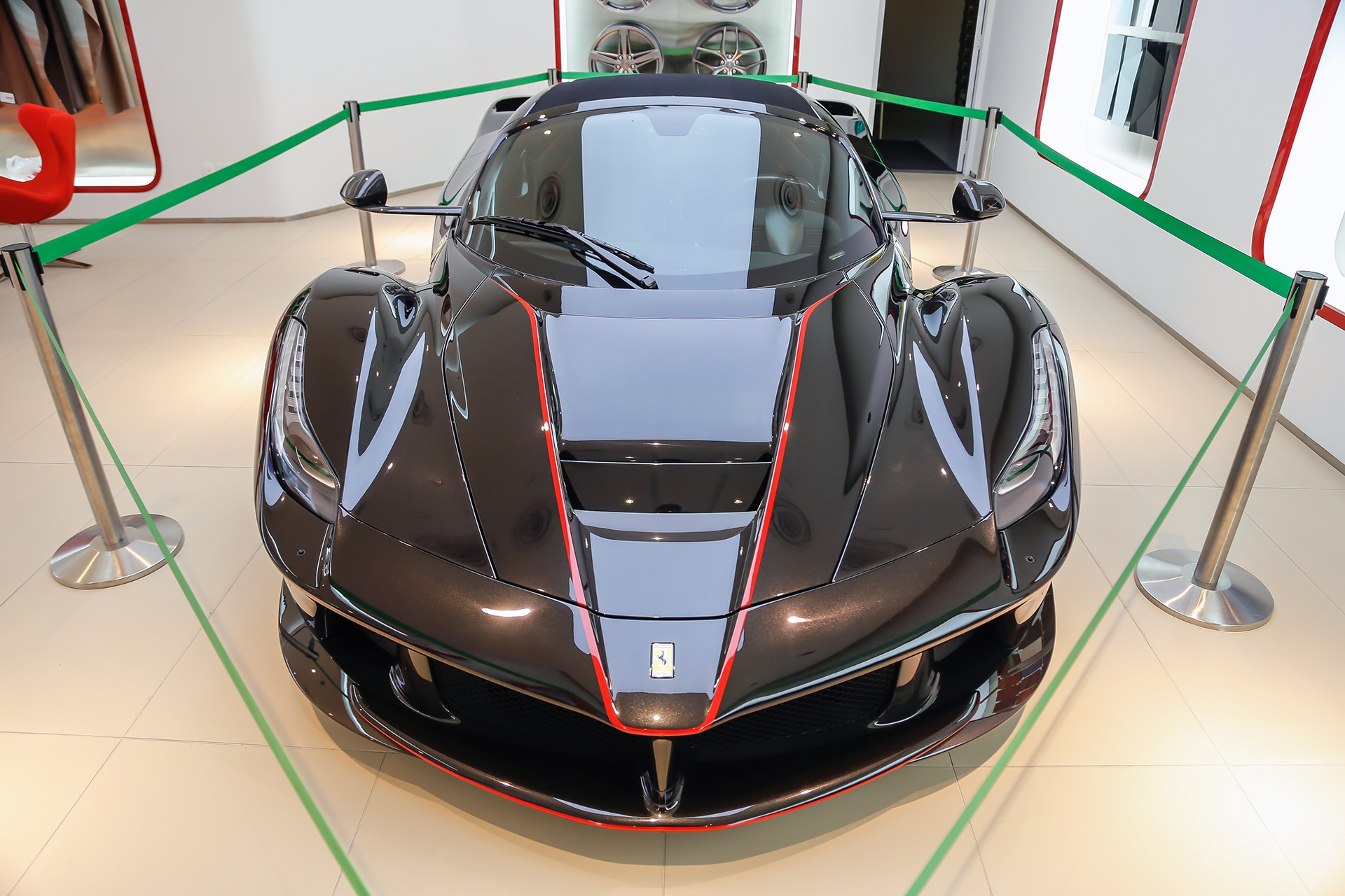 Phu tung thay the cho sieu xe LaFerrari Aperta sieu dat do hinh anh