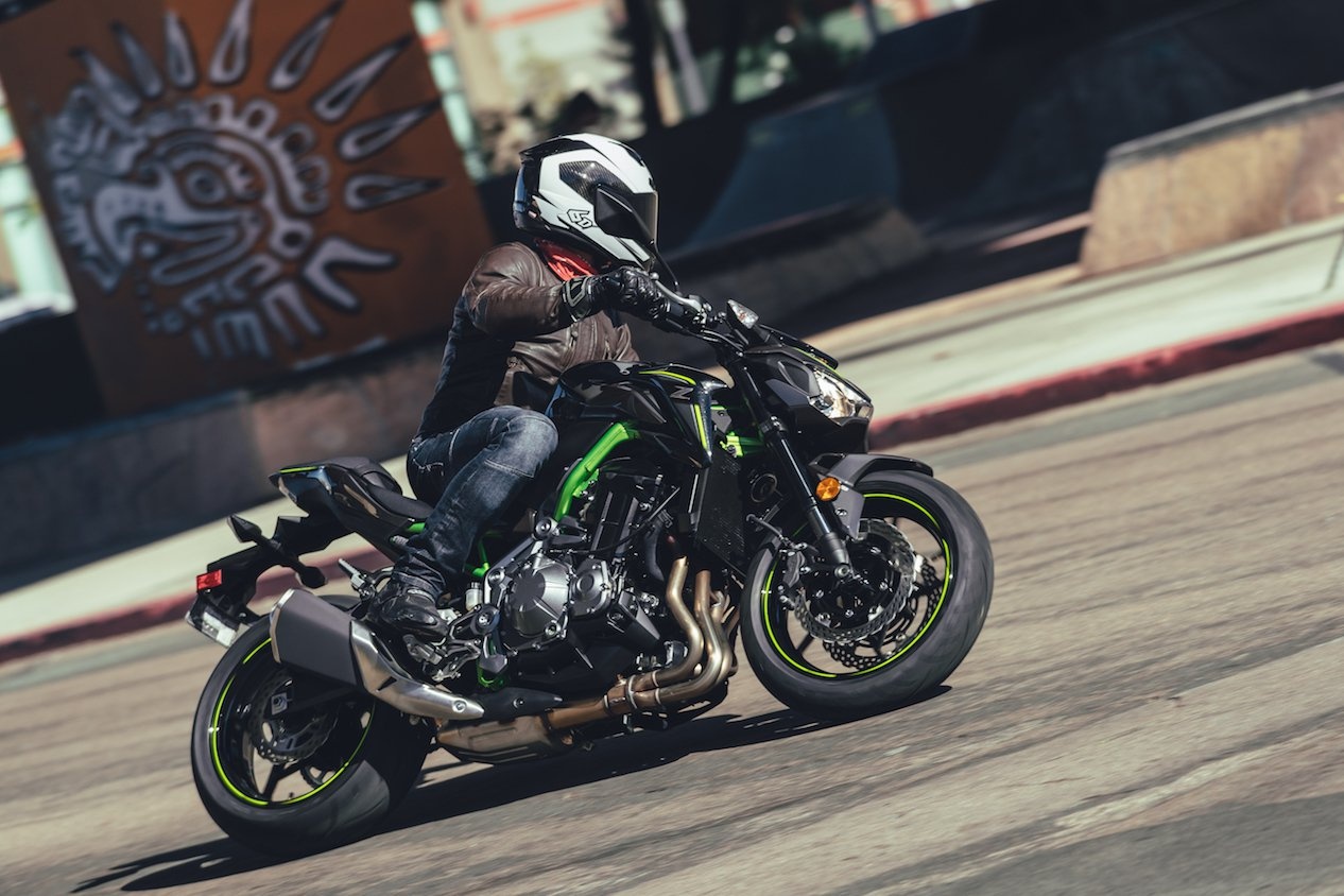 Kawasaki Z900 cong suat 47 ma luc cho nguoi moi co bang A2 hinh anh