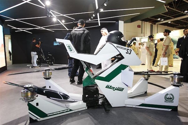 moto bay cua canh sat Dubai anh 1