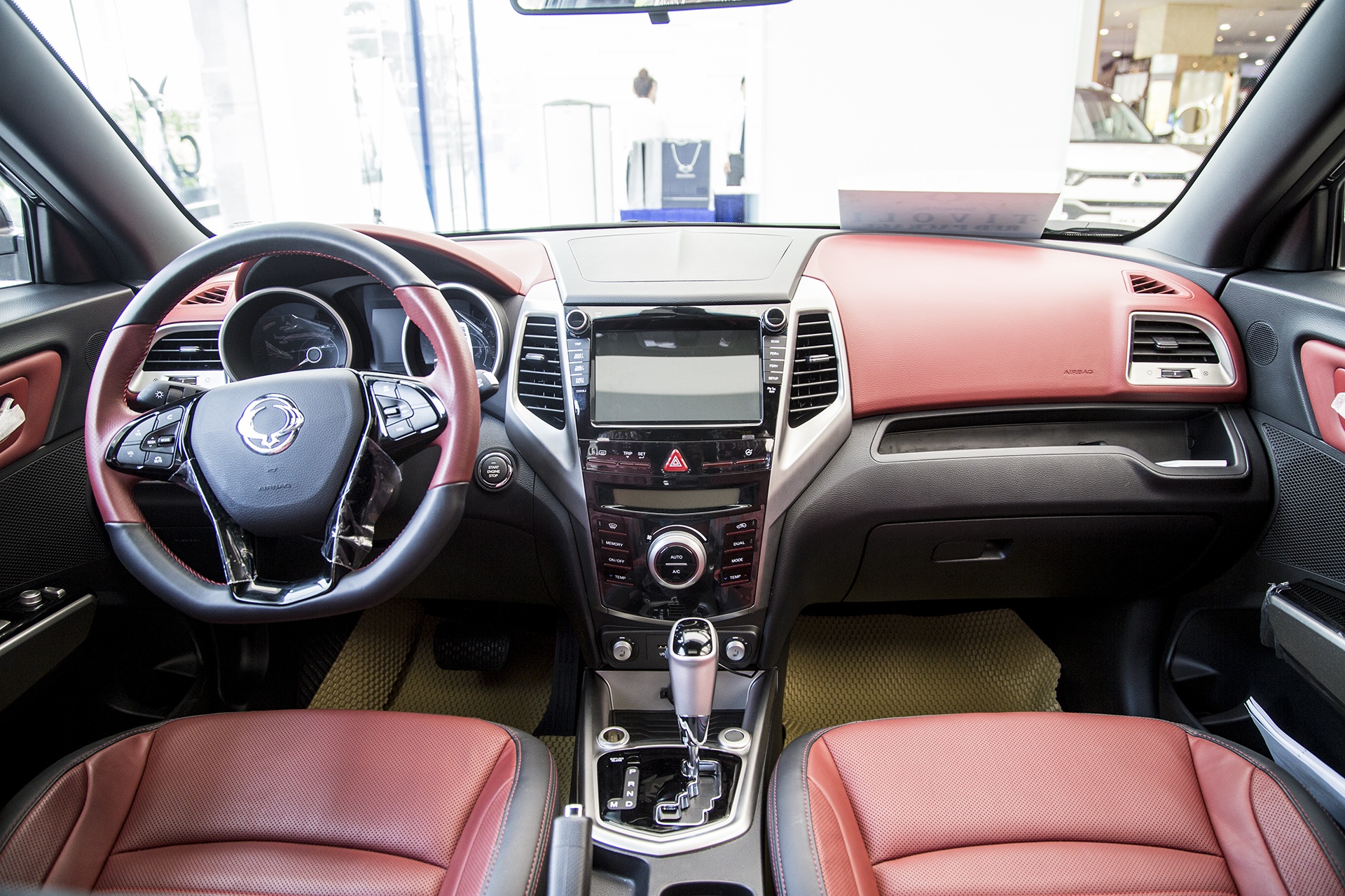 gia Ssangyong Tivoli tai Viet Nam anh 8