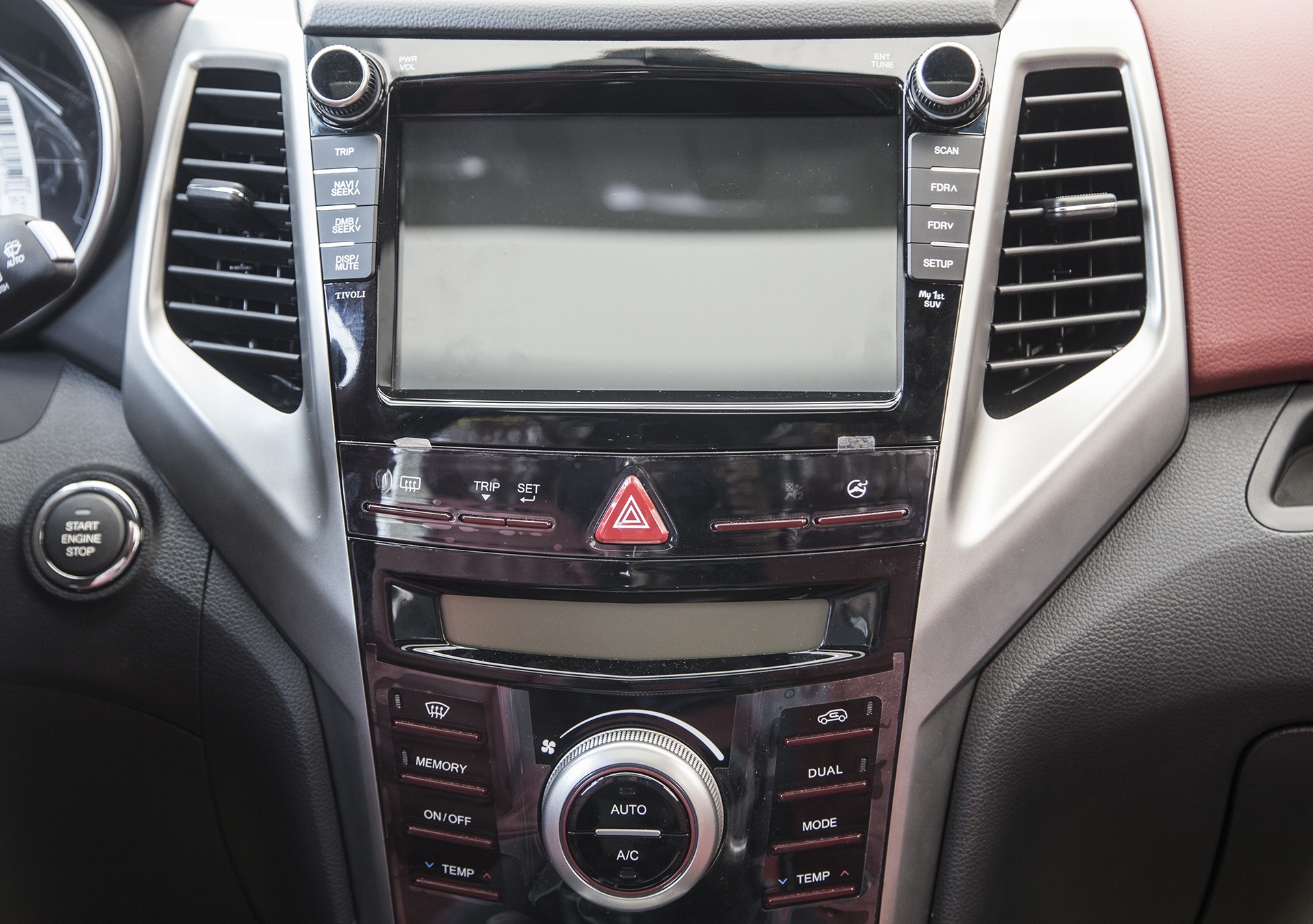 gia Ssangyong Tivoli tai Viet Nam anh 9