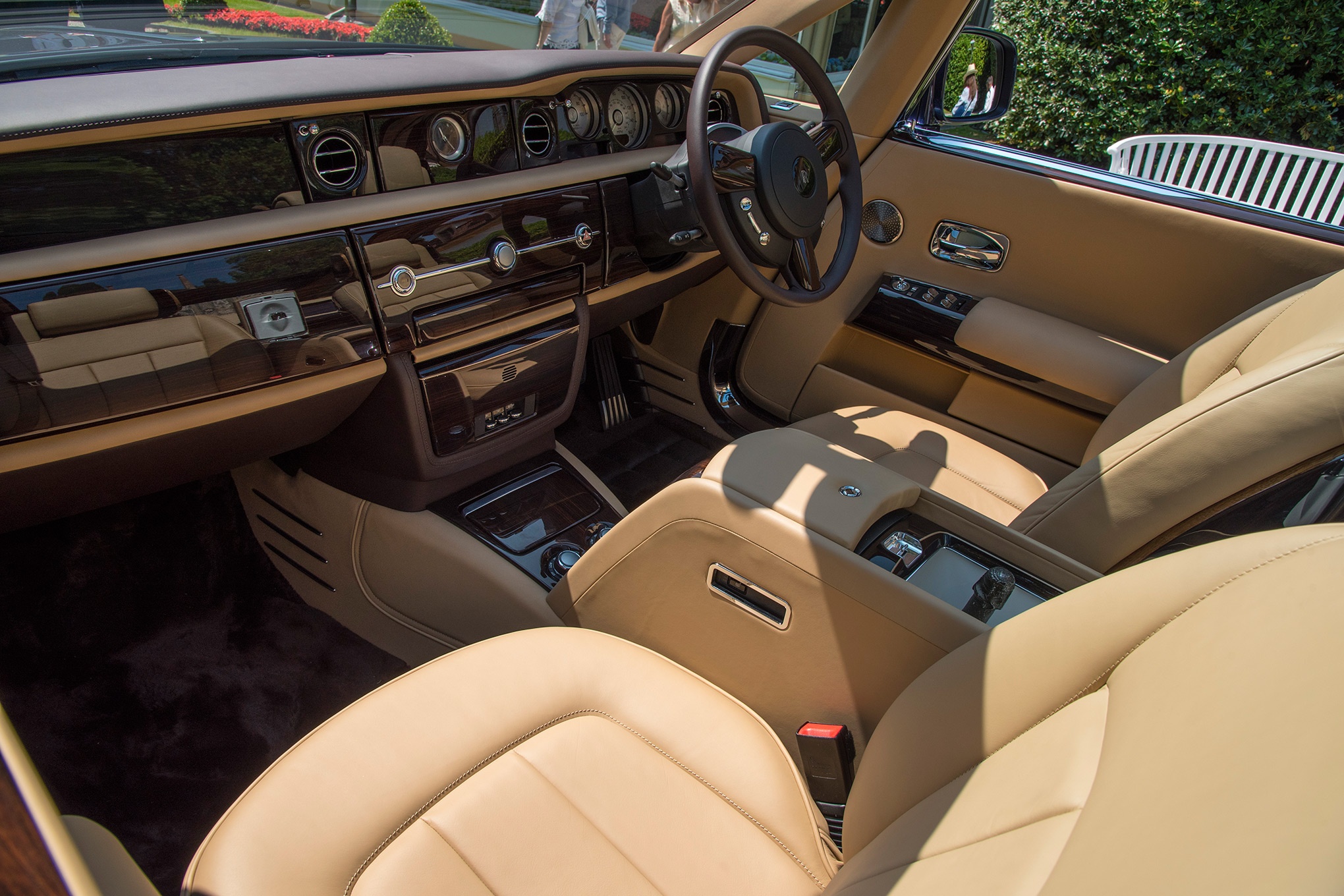 chu so huu Rolls-Royce Sweptail anh 17