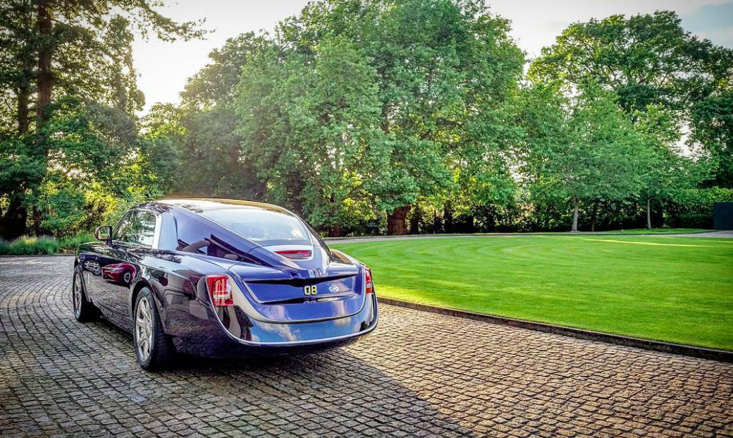 chu so huu Rolls-Royce Sweptail anh 1