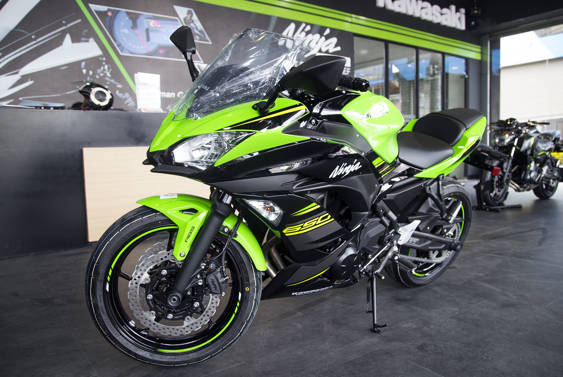 Kawasaki Z1000 2018 anh 1