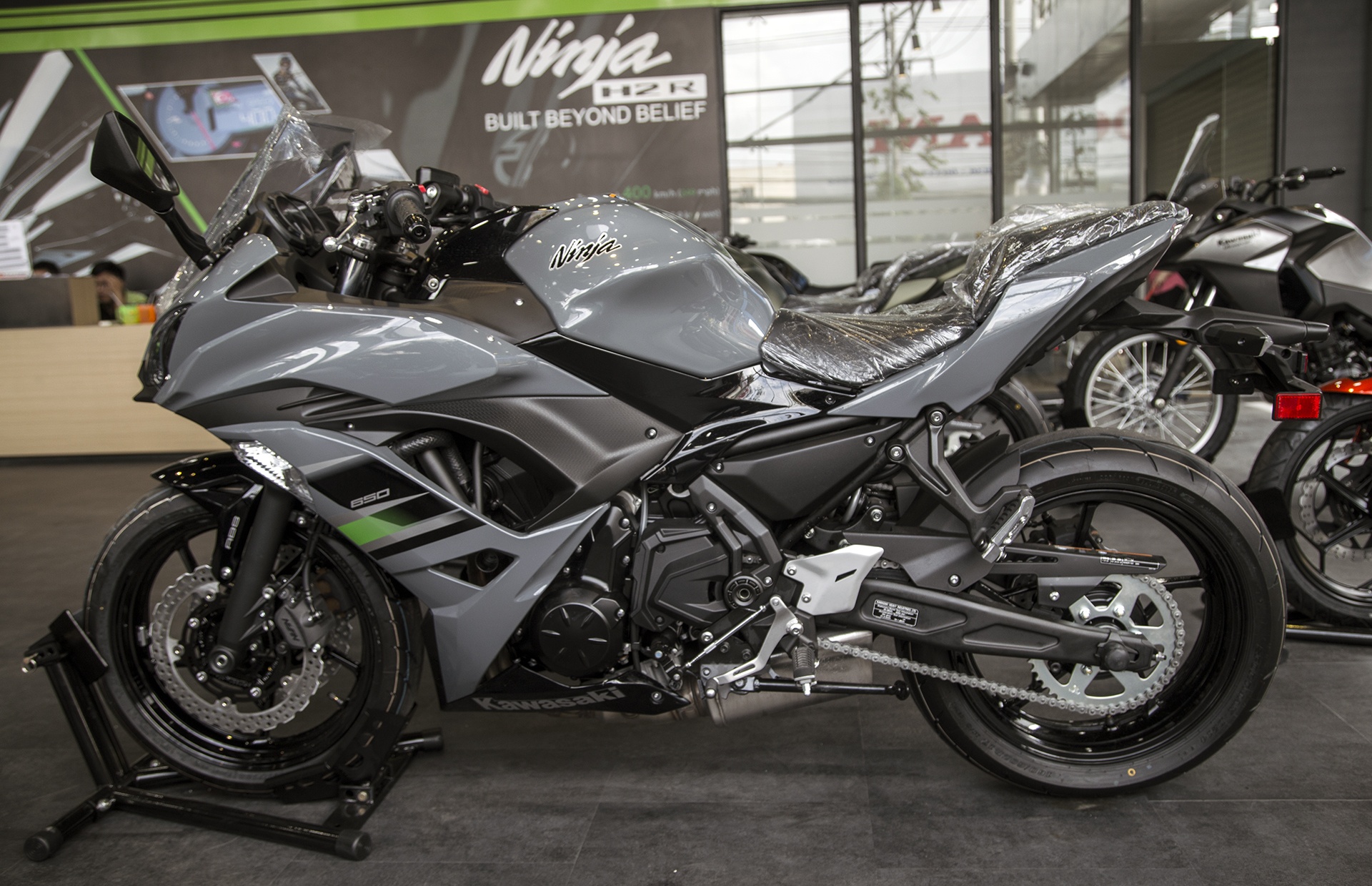 Kawasaki Z1000 2018 anh 2