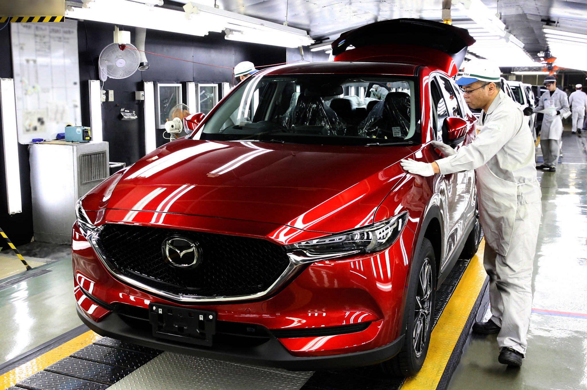 Mazda tang san luong CX-5 2017 vi nhu cau qua lon hinh anh
