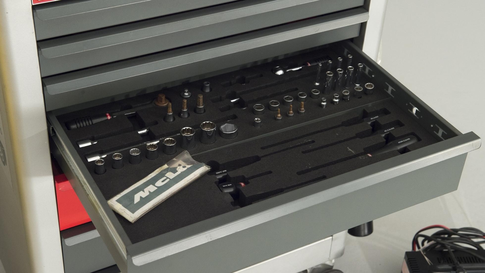 McLaren F1 moi duoc rao ban anh 10