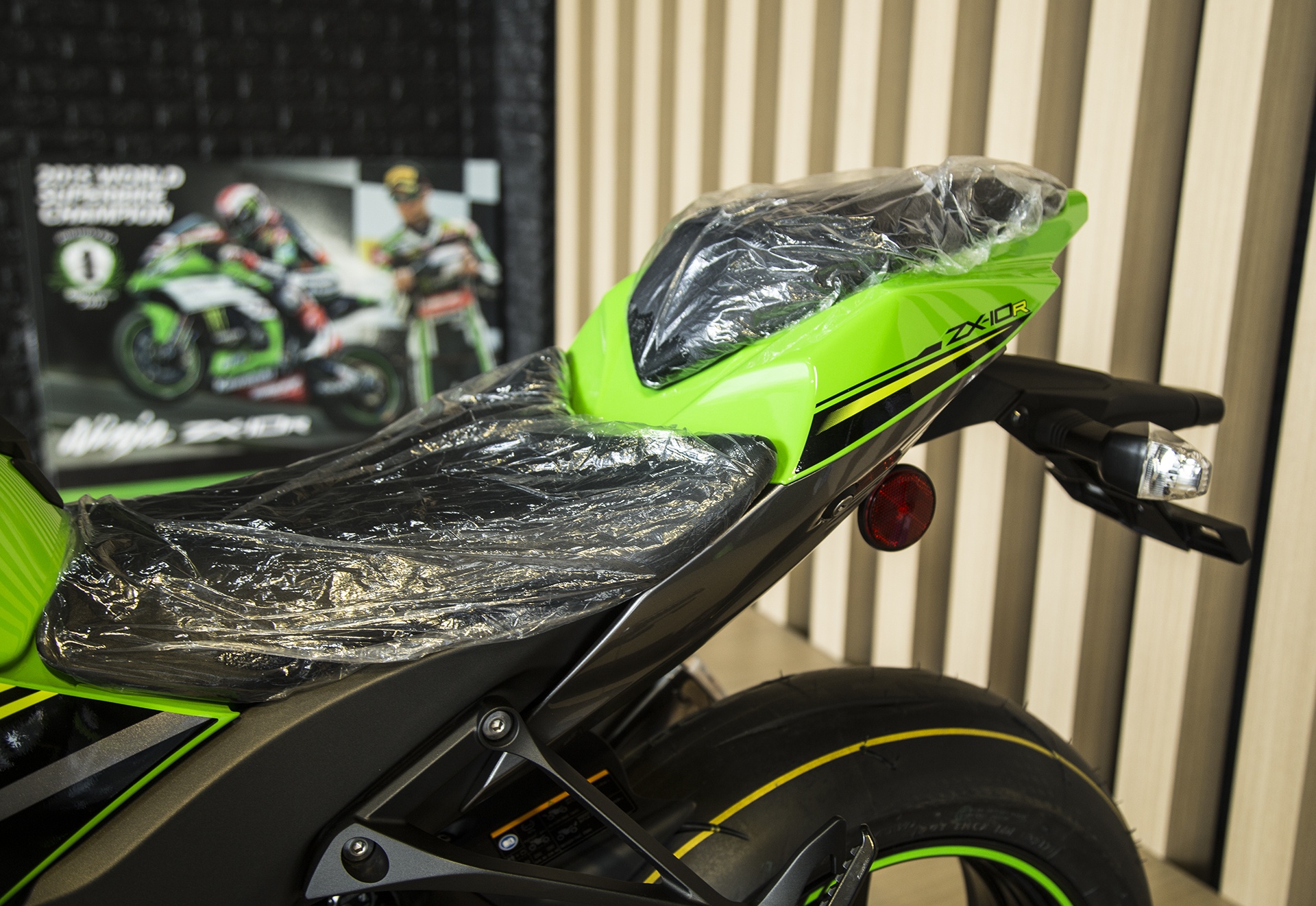 gia Kawasaki ZX-10R 2018 anh 10