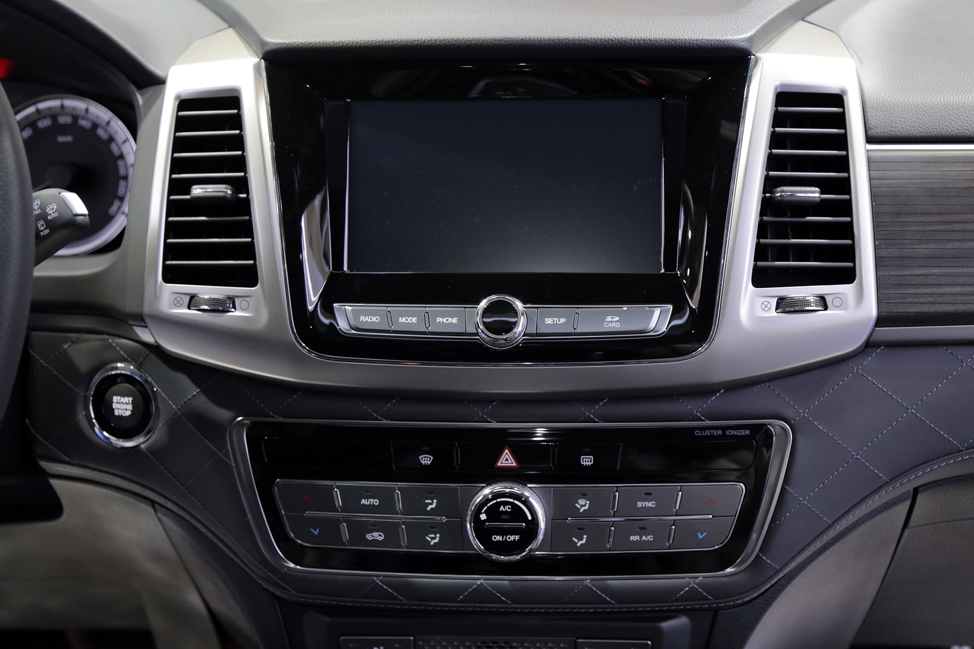 Ssangyong G4 Rexton ban tai Viet Nam anh 7