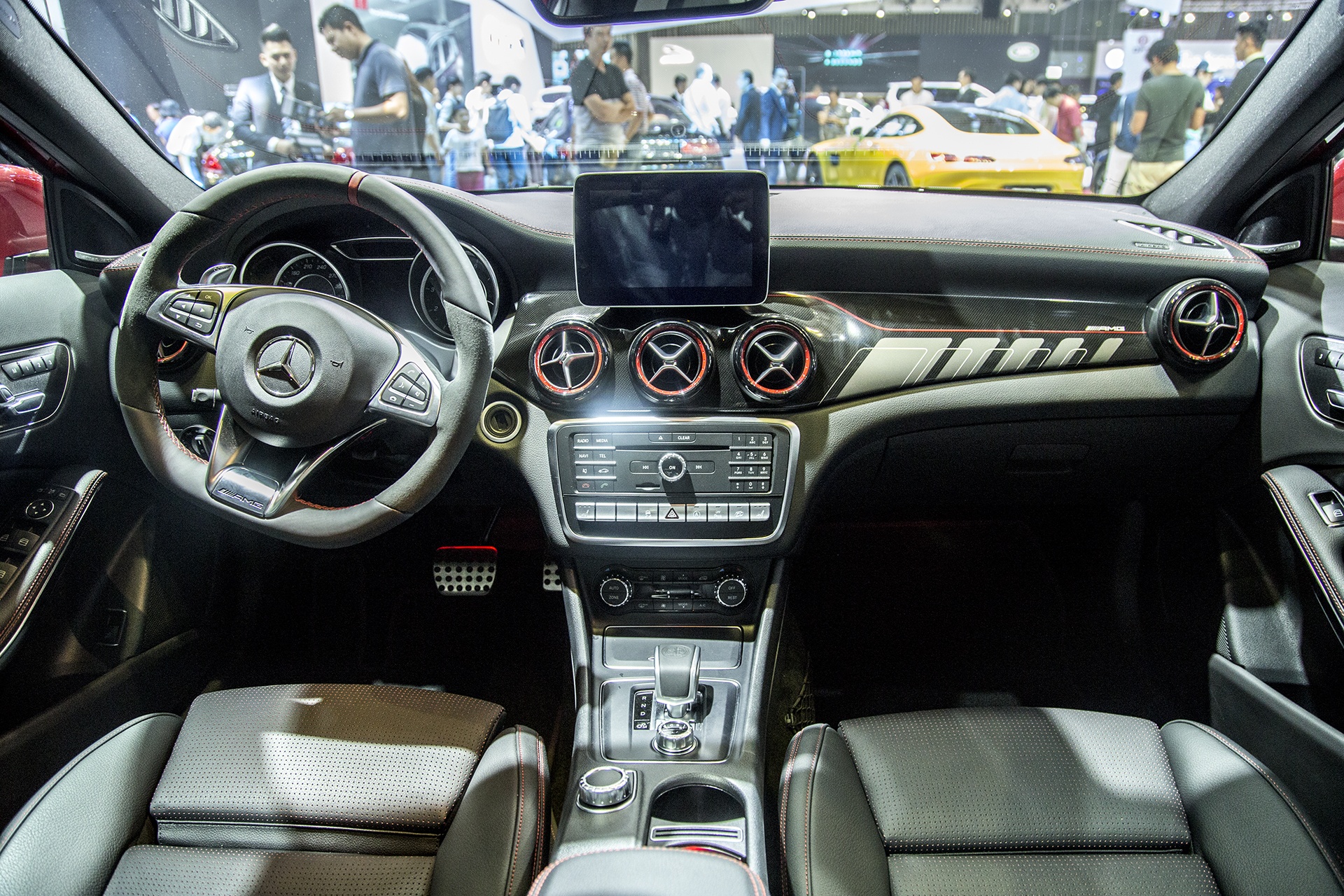 Mercedes GLA 45 AMG ra mat anh 10