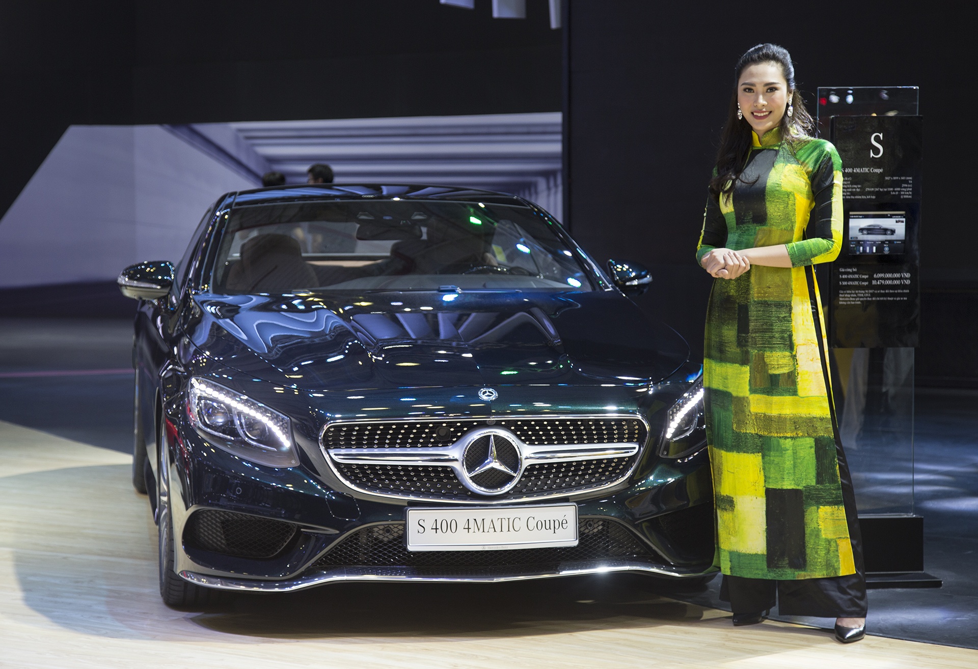 Gian hang Mercedes tai VIMS 2017 hinh anh