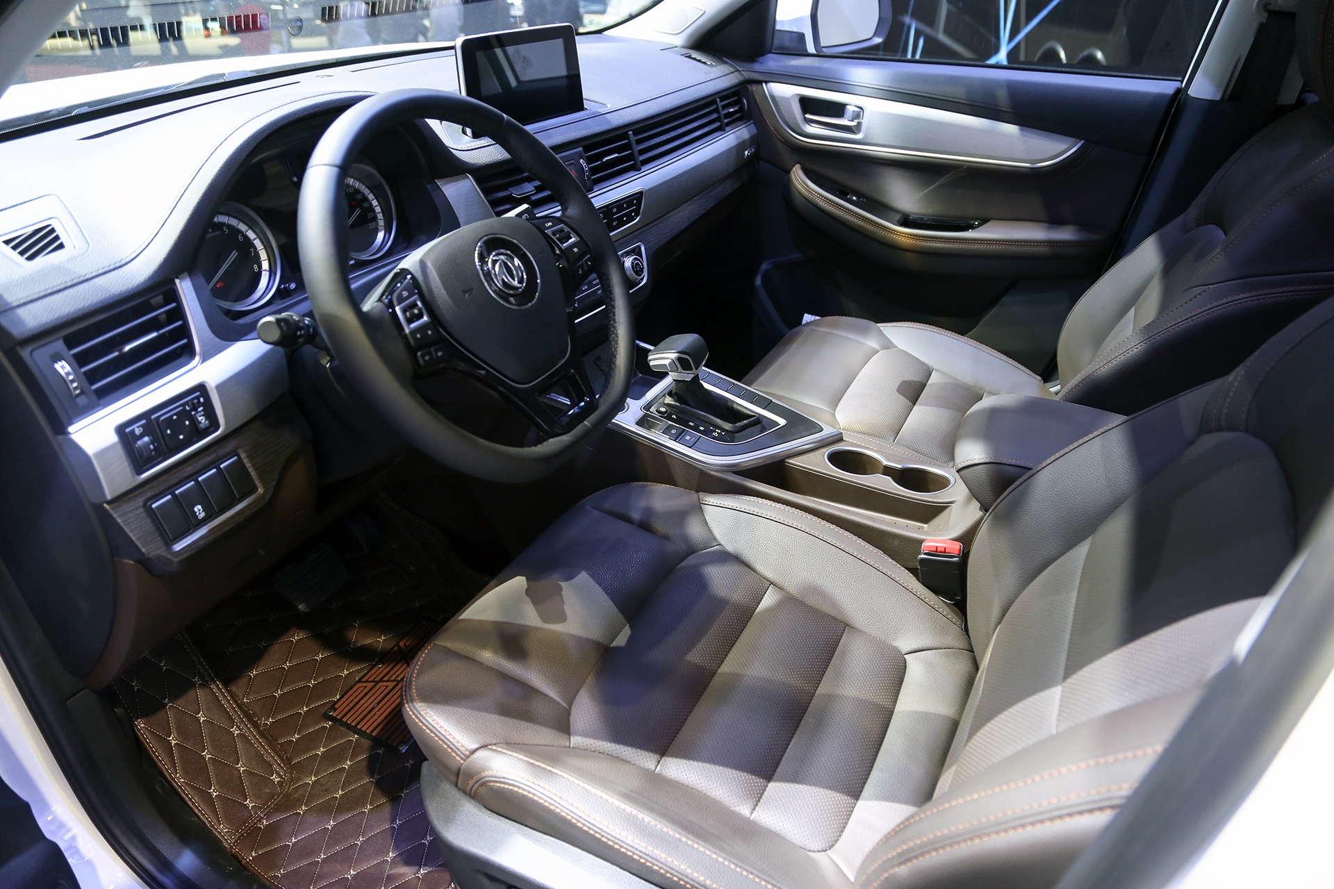 xe Trung Quoc DongFeng Joyear X5 anh 13