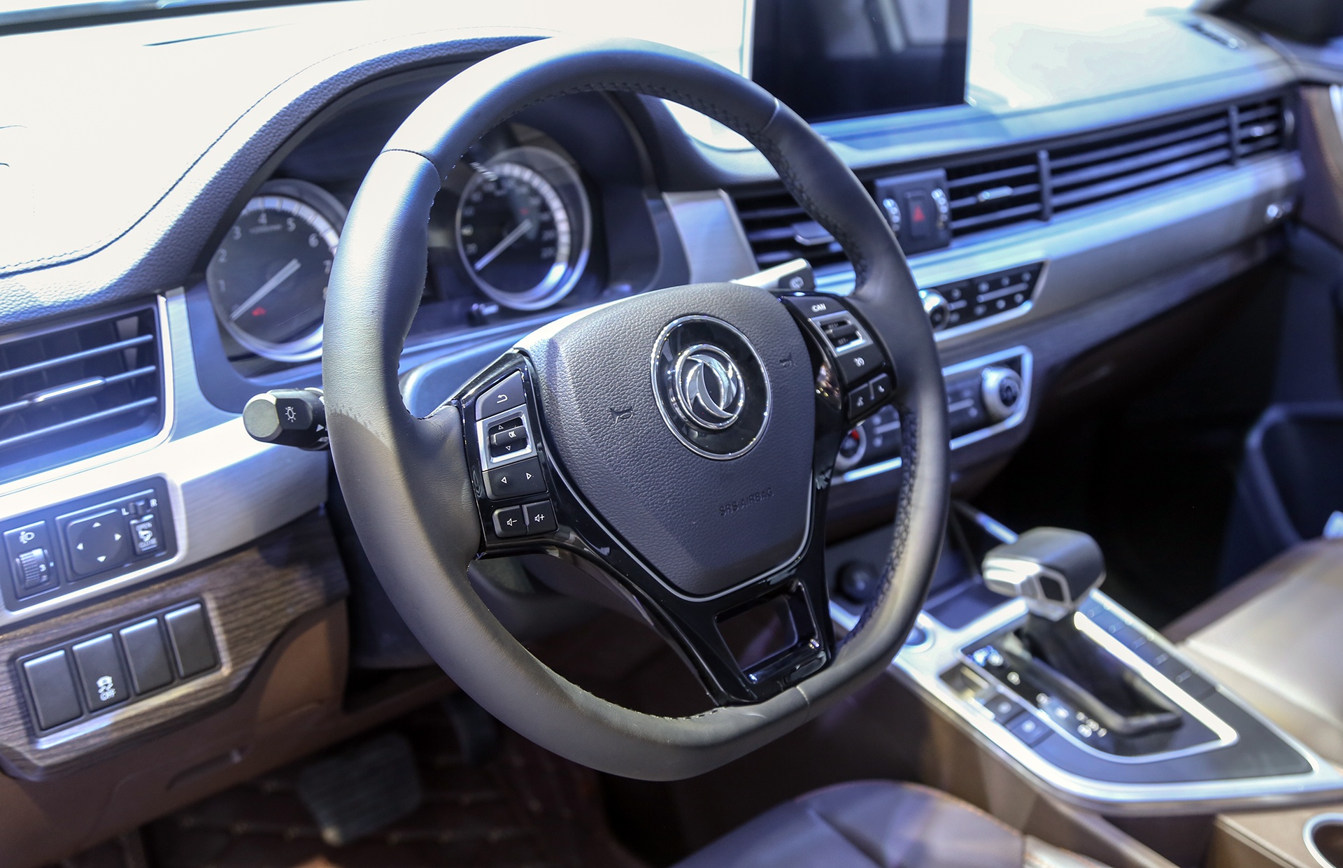 xe Trung Quoc DongFeng Joyear X5 anh 8