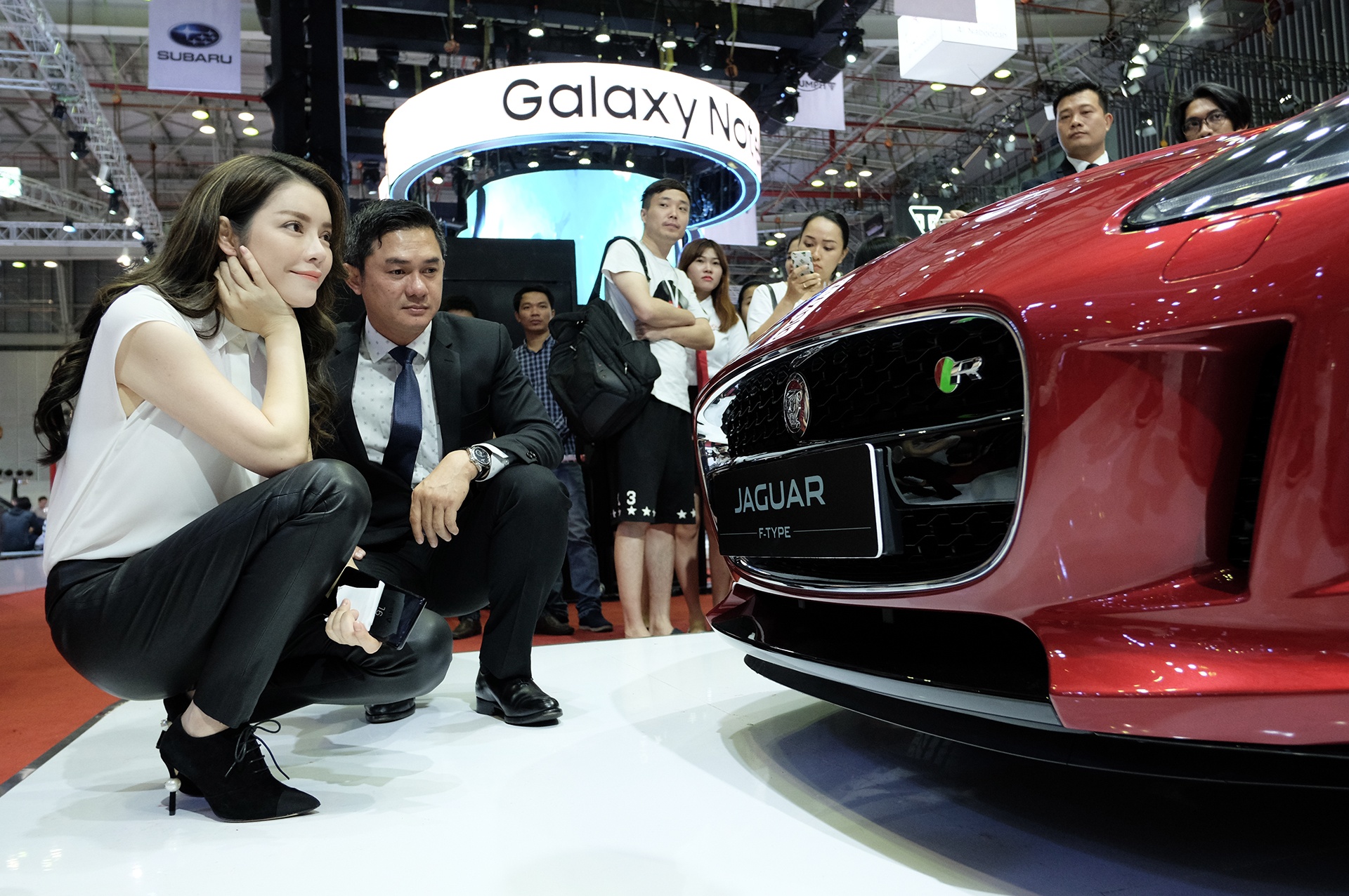 Lý Nhã Kỳ mua xe Jaguar 12 tỷ ảnh 1 Ly Nha Ky mua xe Jaguar 12 ty anh 1