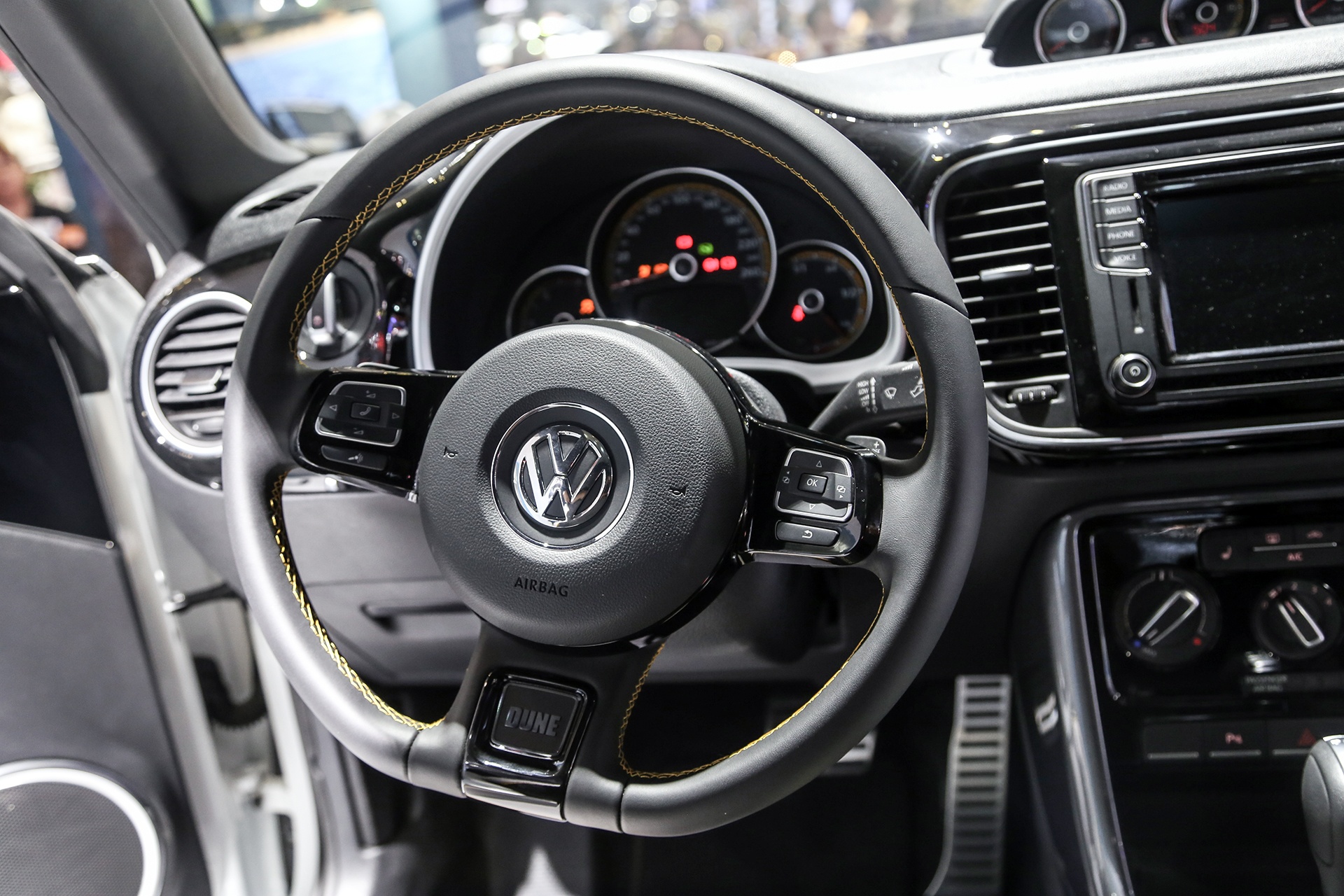 giá Volkswagen Beetle Dune tại Việt Nam ảnh 10 gia Volkswagen Beetle Dune tai Viet Nam anh 10