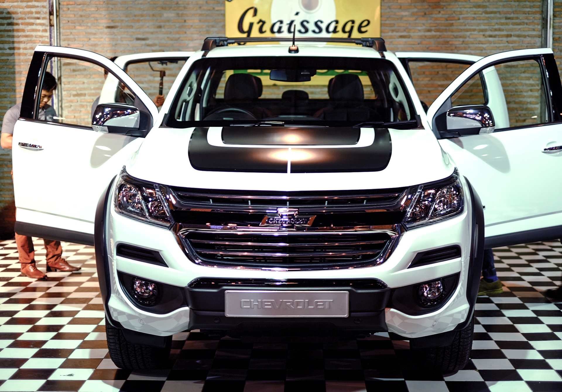 gia Chevrolet Colorado Centennial anh 3