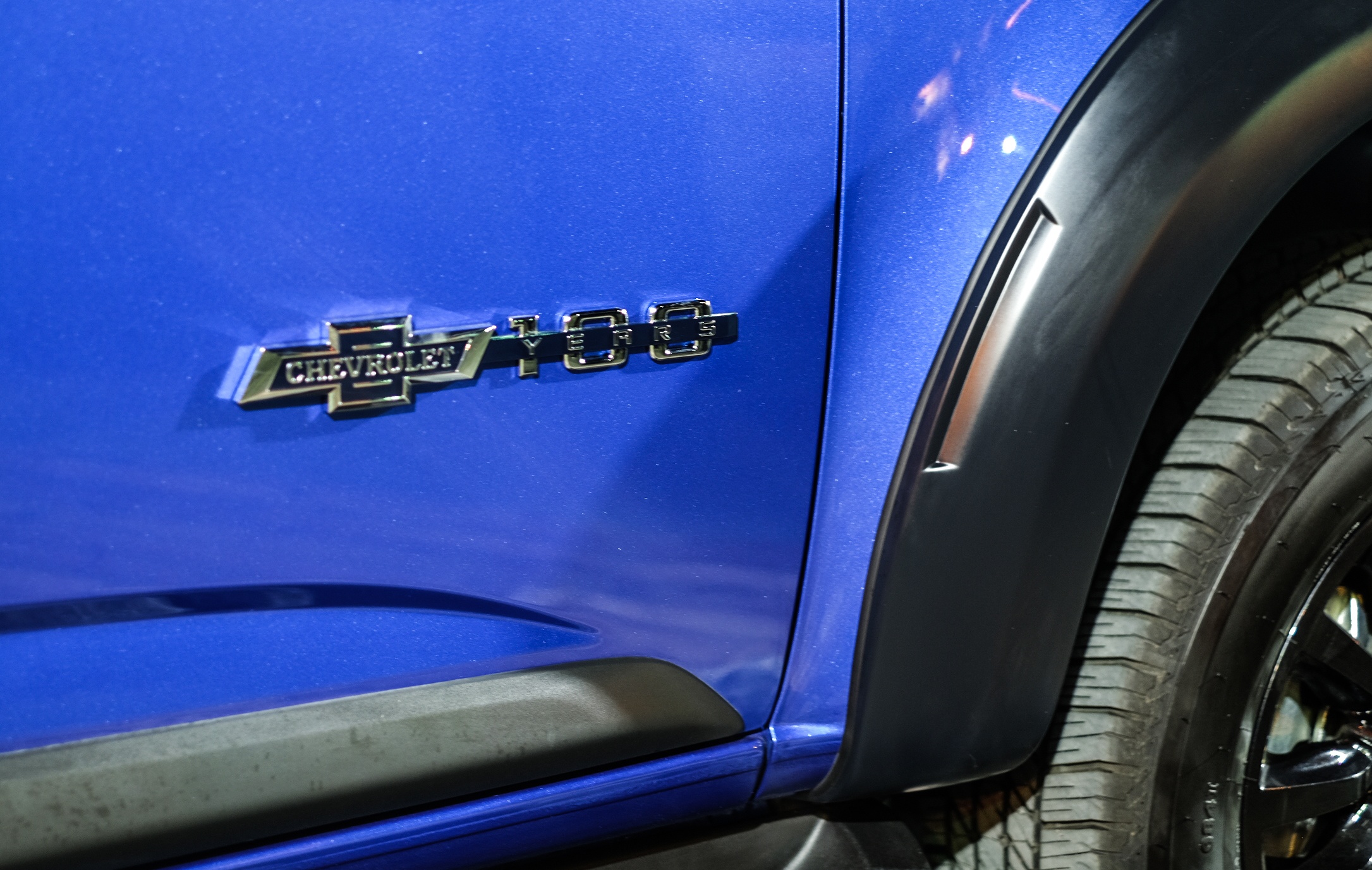 gia Chevrolet Colorado Centennial anh 5