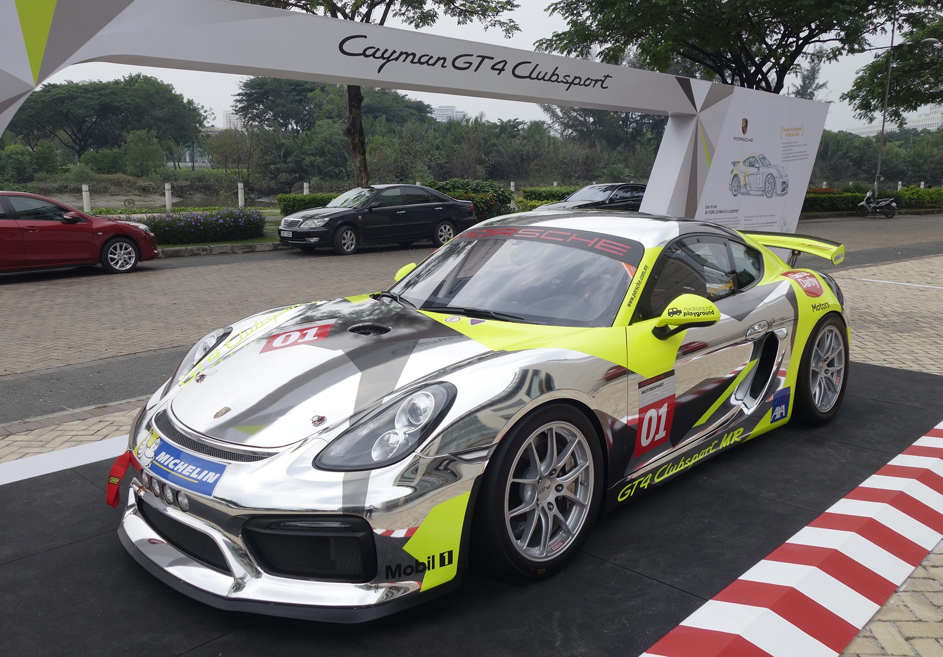 Xe dua la mat Porsche Cayman GT4 o Sai Gon hinh anh