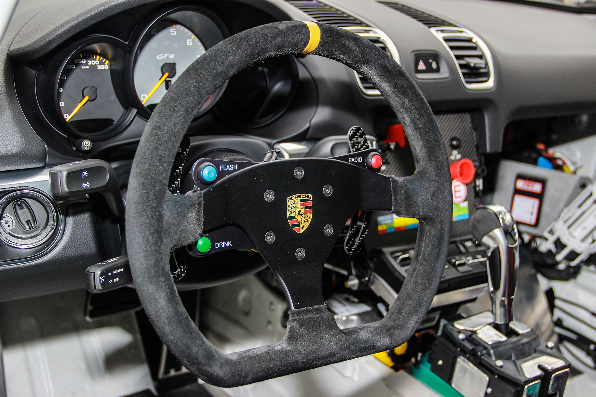 xe dua Porsche Cayman GT4 o Sai Gon anh 12