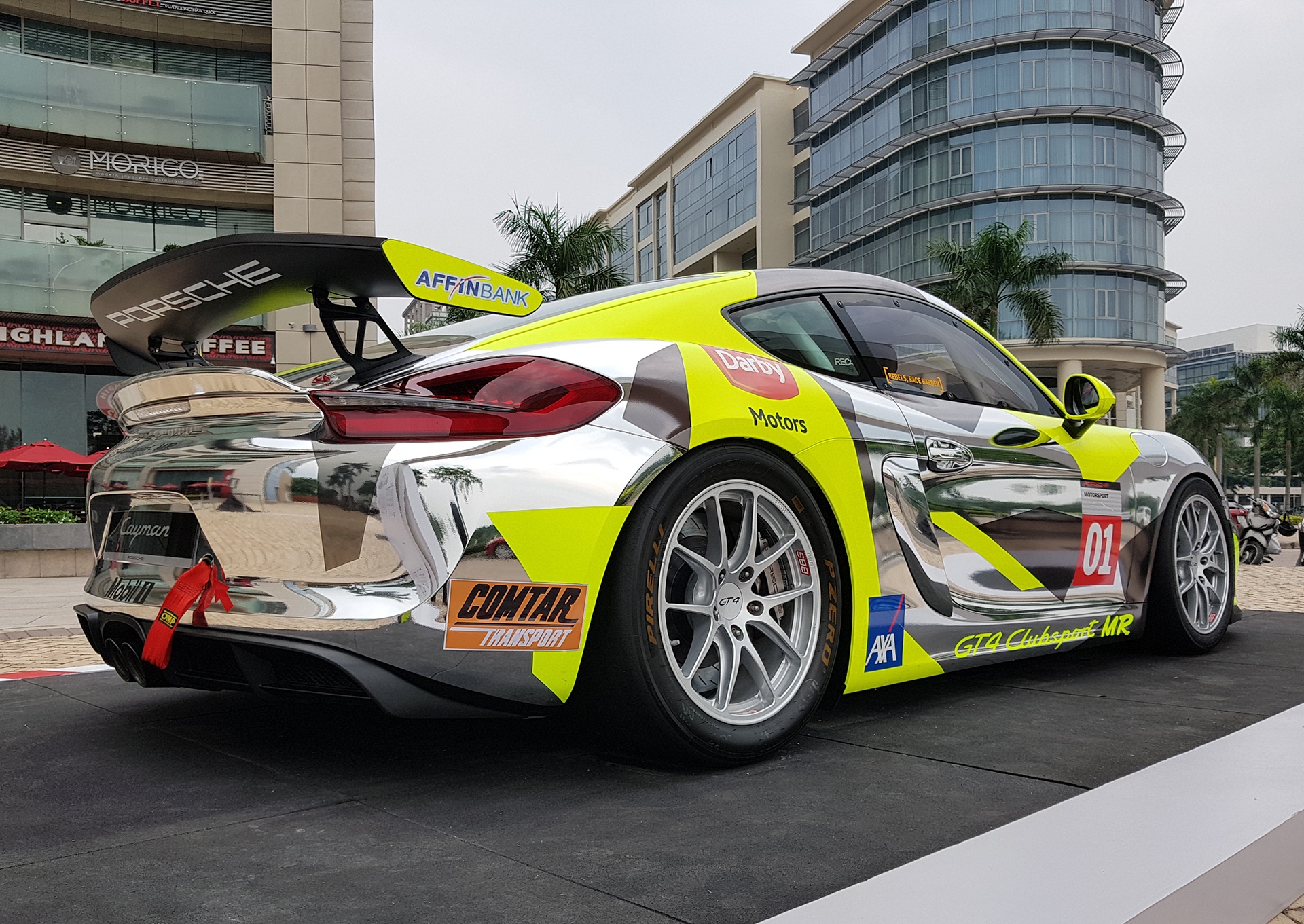 xe dua Porsche Cayman GT4 o Sai Gon anh 5