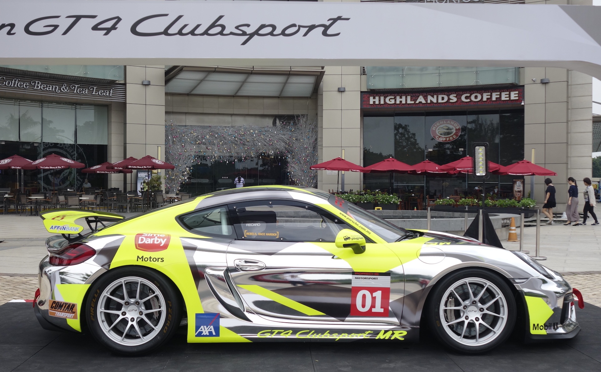 xe dua Porsche Cayman GT4 o Sai Gon anh 6