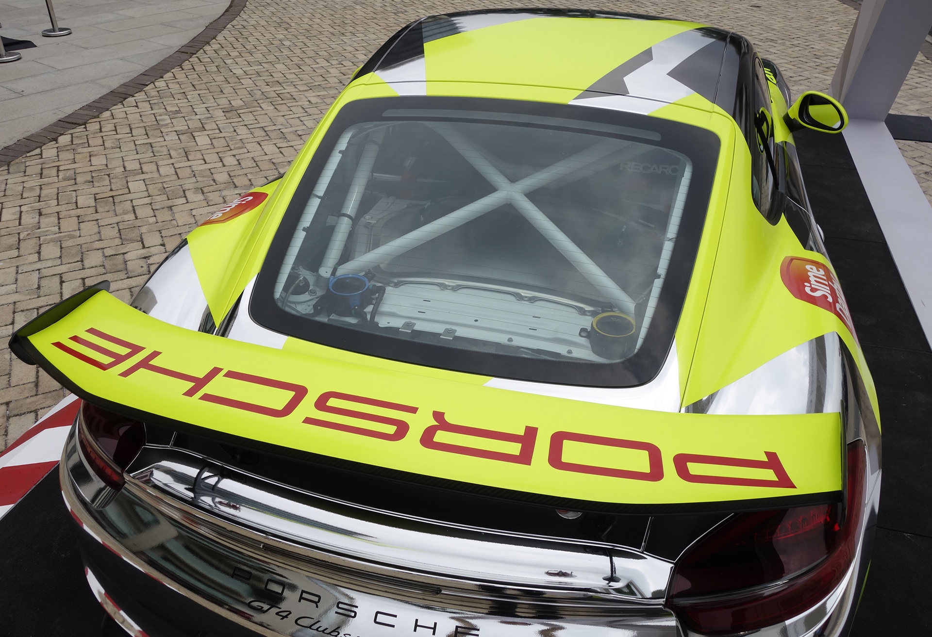 xe dua Porsche Cayman GT4 o Sai Gon anh 7