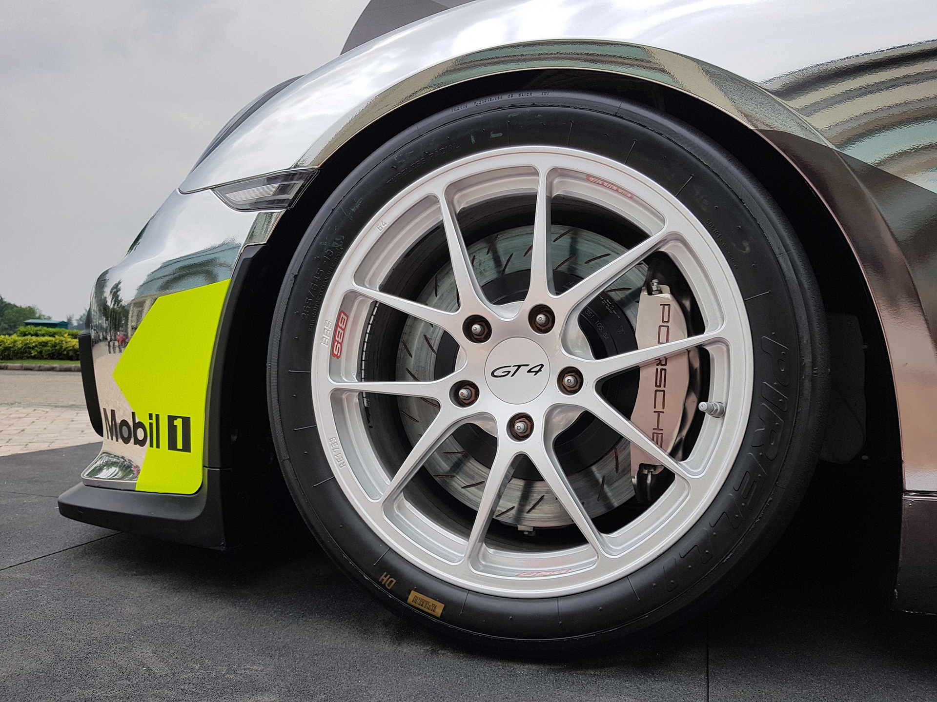 xe dua Porsche Cayman GT4 o Sai Gon anh 8