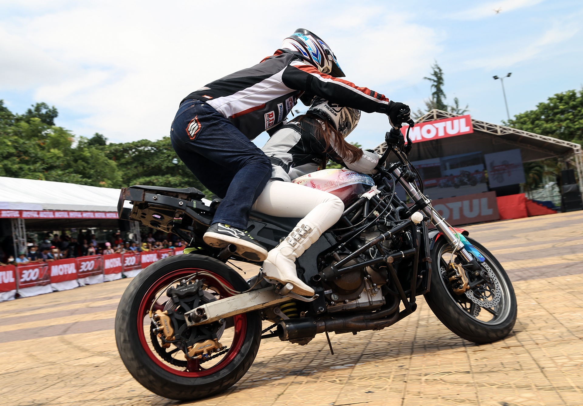 Tay lai quoc te tranh tai bieu dien xe mao hiem tai Can Tho hinh anh