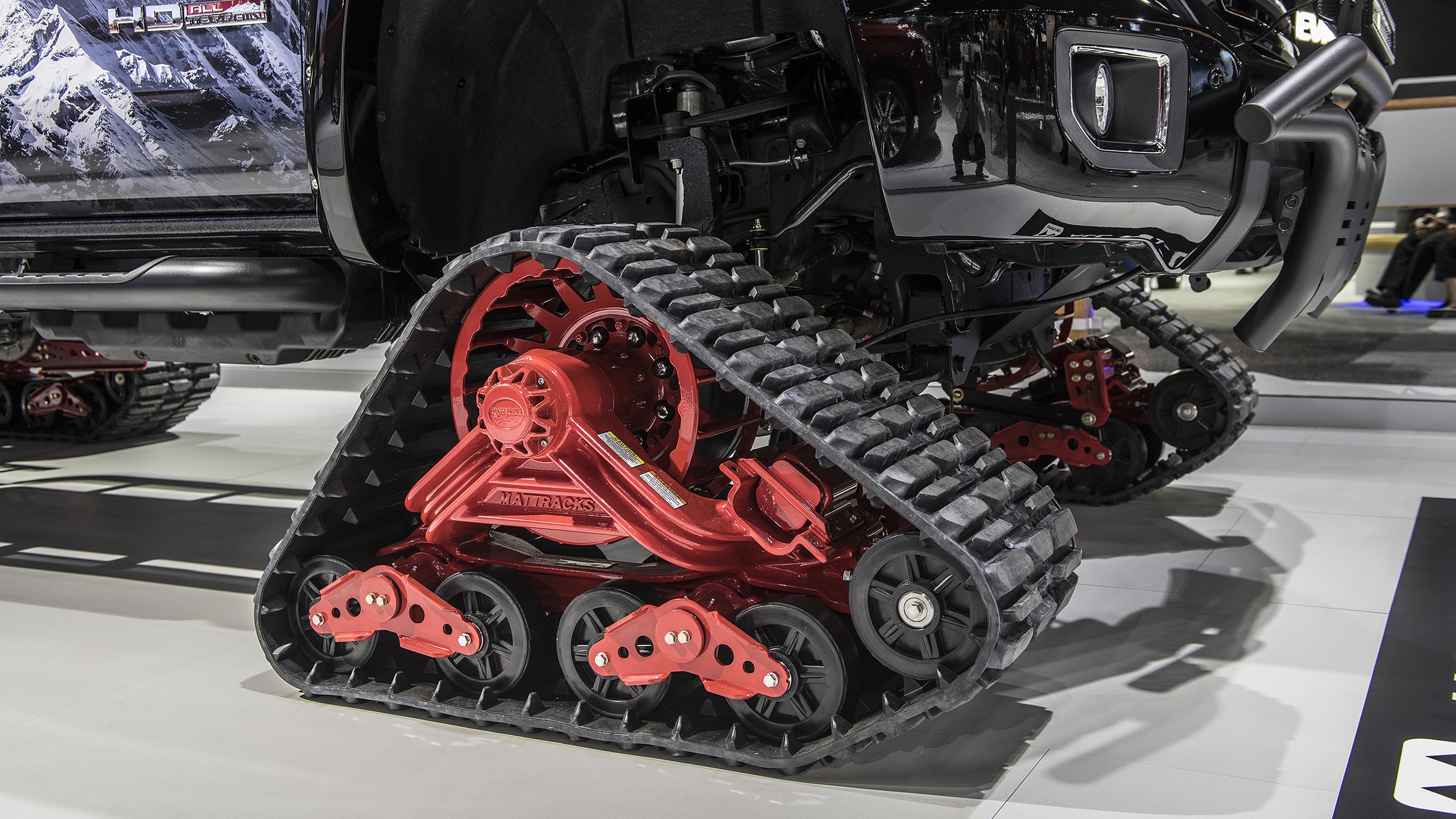 GMC Sierra 2500HD All Mountain ra mat anh 2