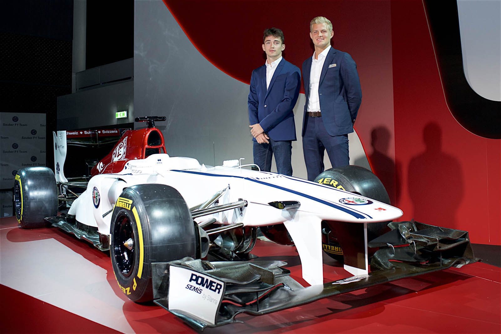 Doi dua F1 Alfa Romeo Sauber chinh thuc ra mat hinh anh