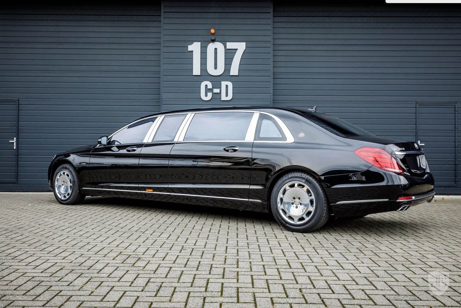 Mercedes-Maybach S600 Pullman anh 2