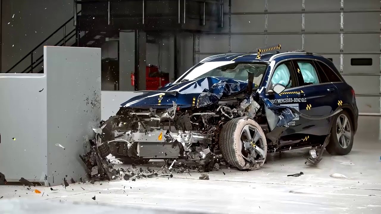 Chi 15 chiec xe duoc IIHS danh gia an toan theo tieu chuan moi hinh anh