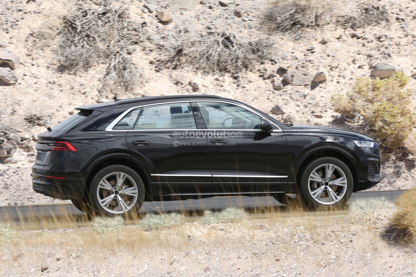 Audi Q8 lo dien anh 2