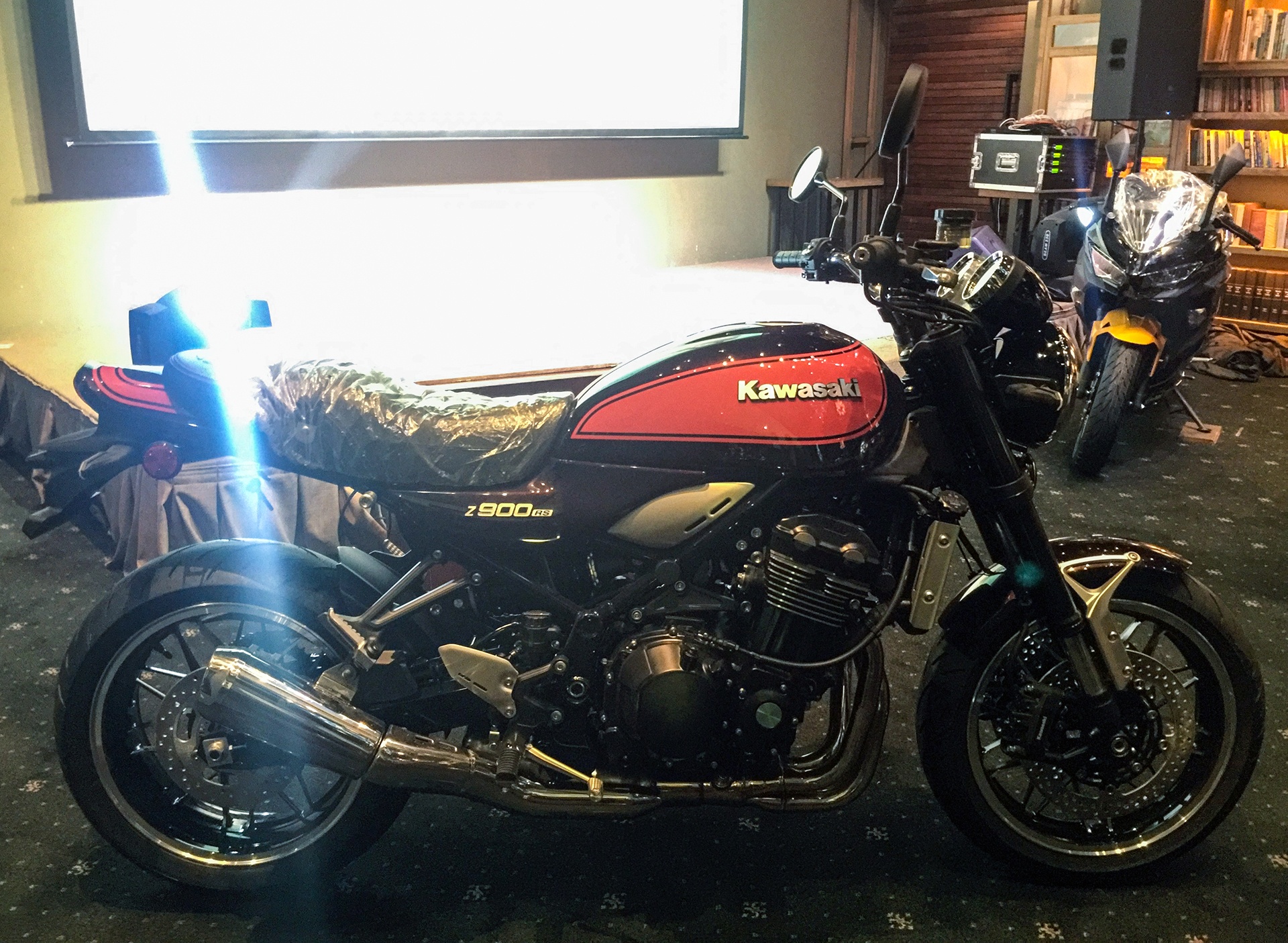 Moto hoai co Kawasaki Z900RS ve Viet Nam hinh anh