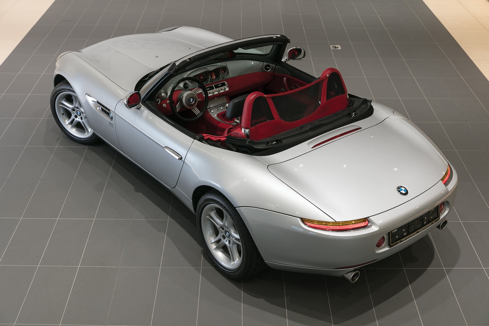 BMW Z8 cũ giá ngang siêu xe ảnh 6 BMW Z8 cu gia ngang sieu xe anh 6
