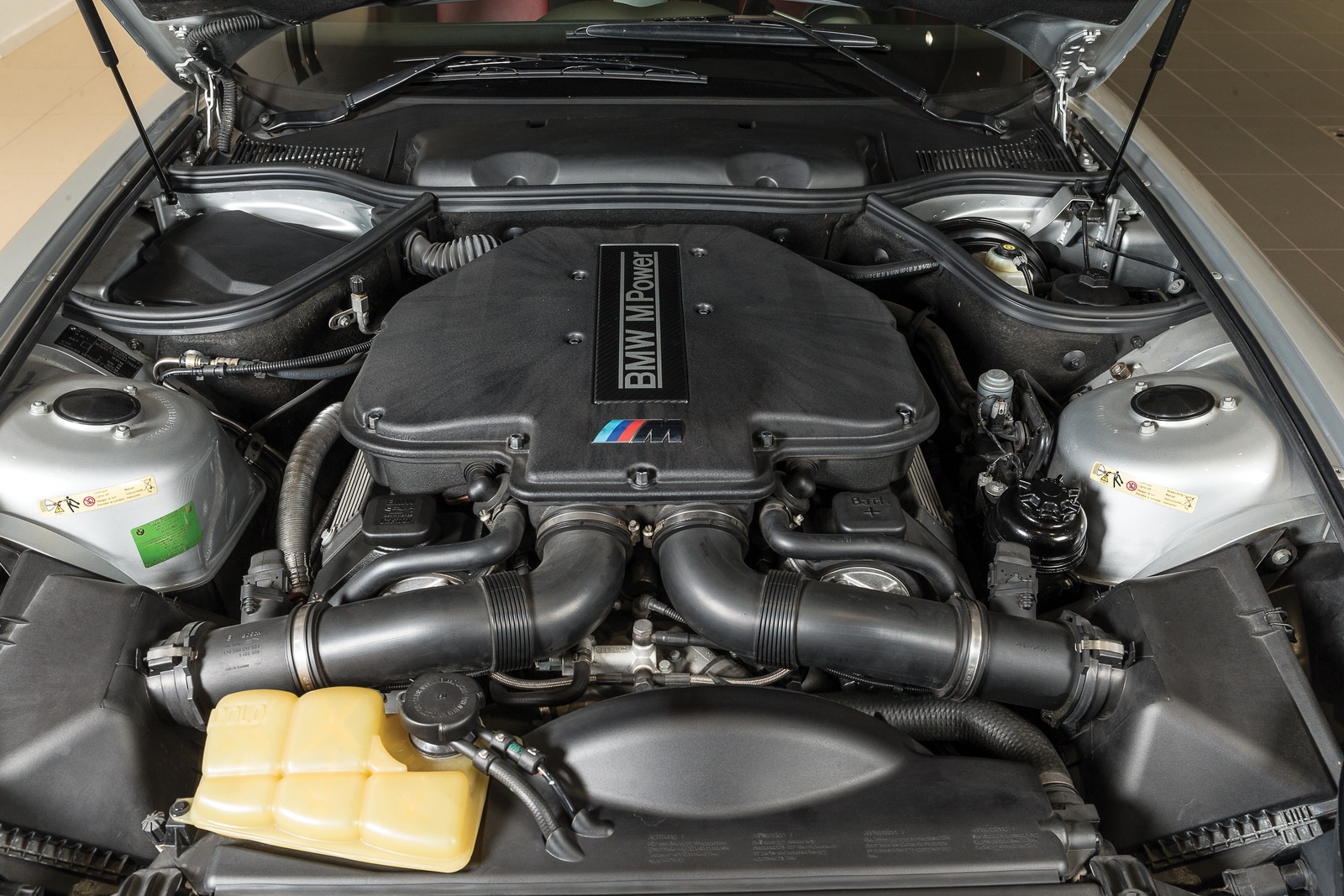 BMW Z8 cũ giá ngang siêu xe ảnh 3 BMW Z8 cu gia ngang sieu xe anh 3