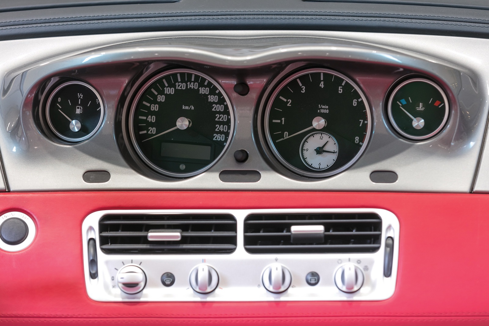 BMW Z8 cũ giá ngang siêu xe ảnh 7 BMW Z8 cu gia ngang sieu xe anh 7