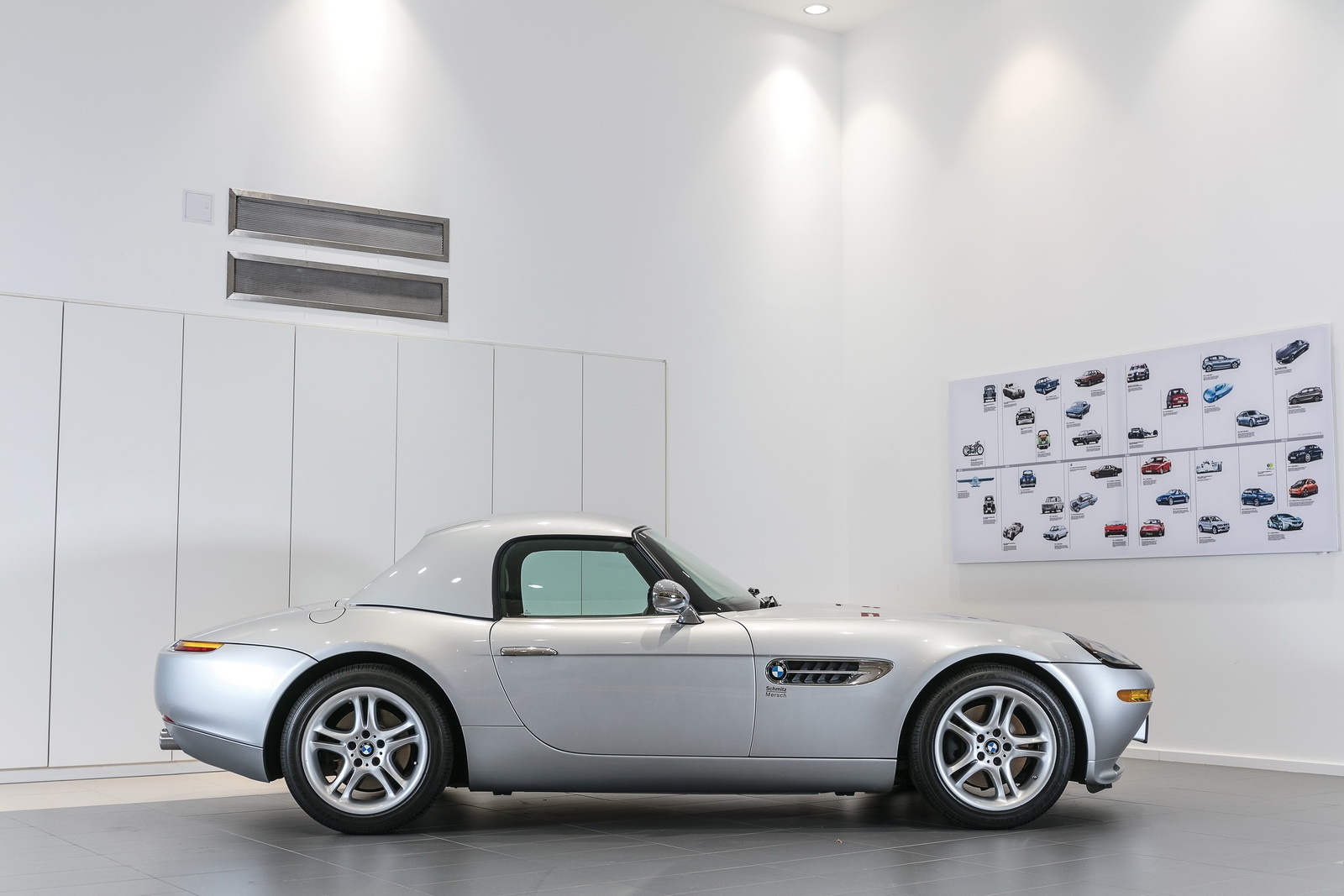 BMW Z8 cũ giá ngang siêu xe ảnh 8 BMW Z8 cu gia ngang sieu xe anh 8