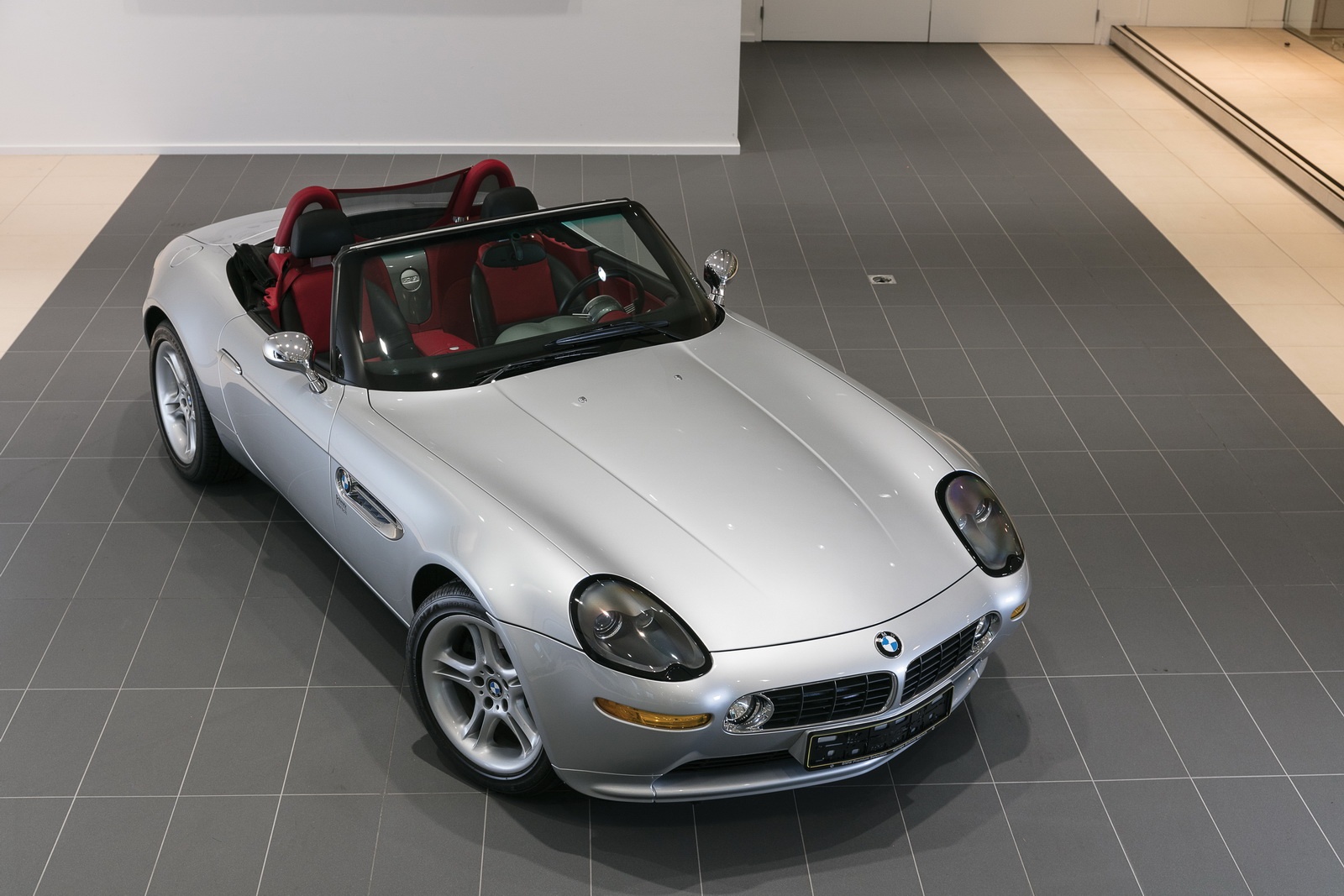 BMW Z8 cũ giá ngang siêu xe ảnh 5 BMW Z8 cu gia ngang sieu xe anh 5