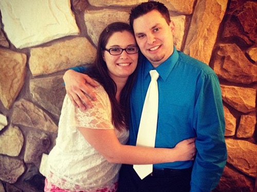 Moi cuoi 8 ngay, vo xo chong xuong vach da hinh anh