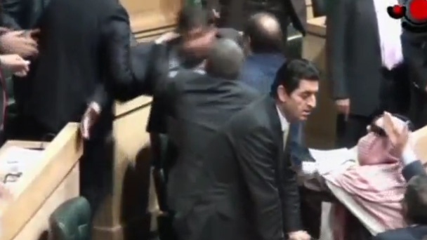 Nghi si Jordan ban nhau tai phien hop quoc hoi hinh anh